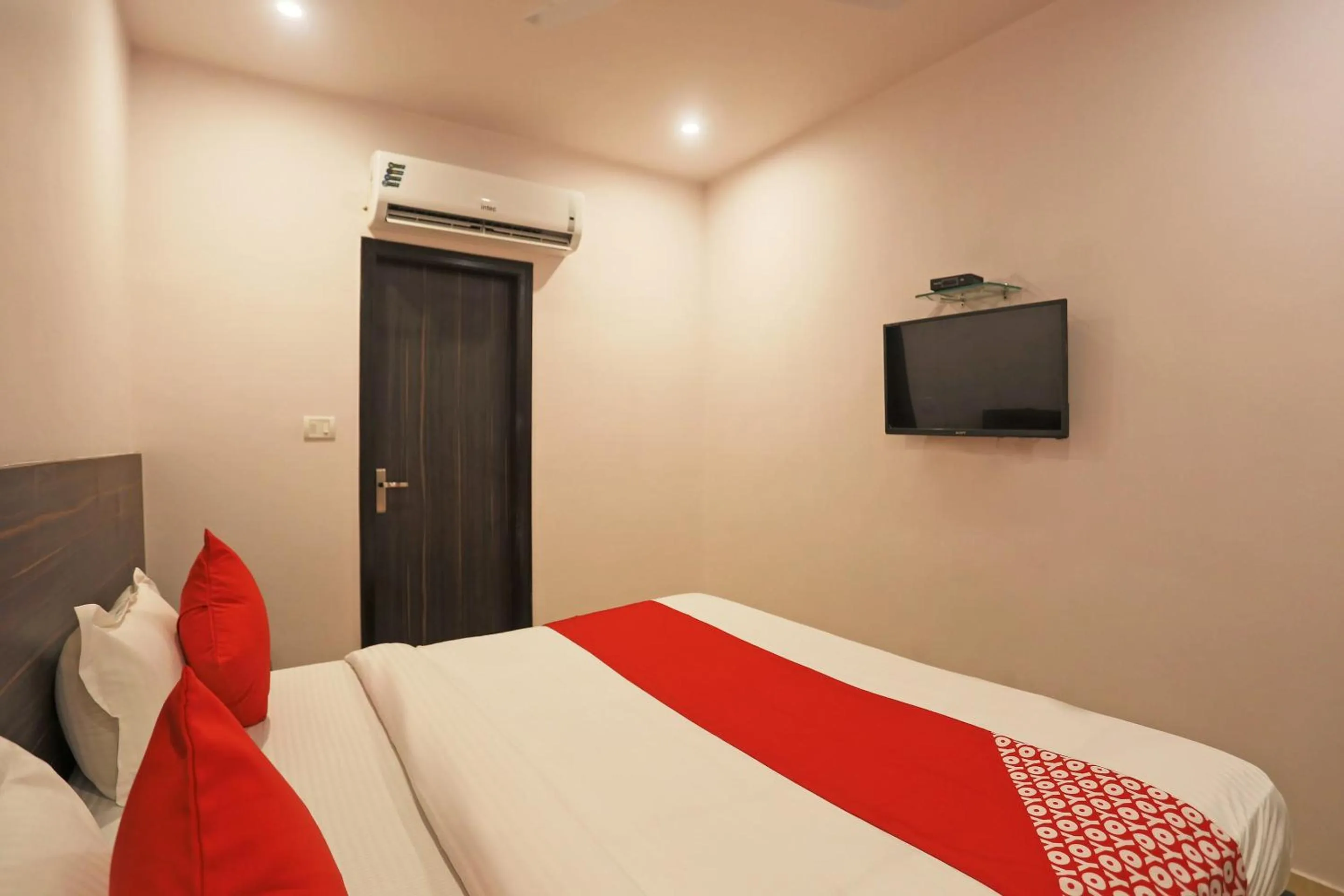 Bedroom in Hotel O DSG Residency