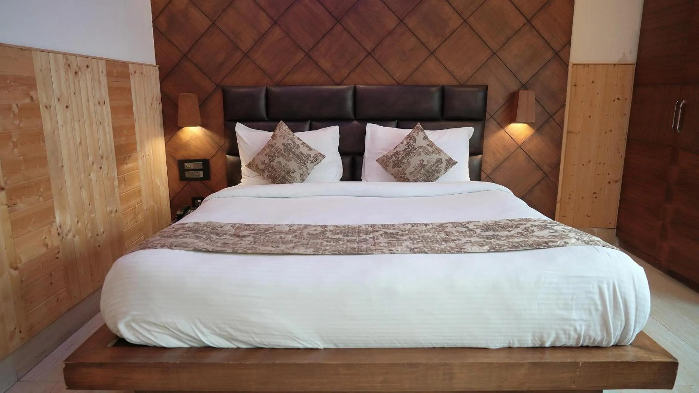 Bed in Hotel Skyking