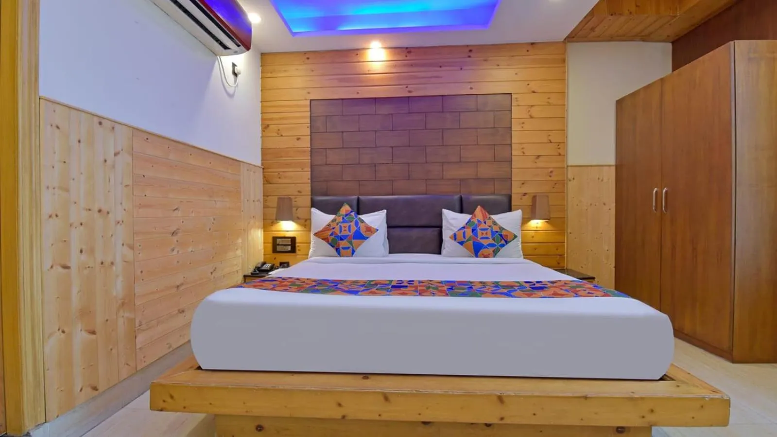 Bed in Hotel Skyking