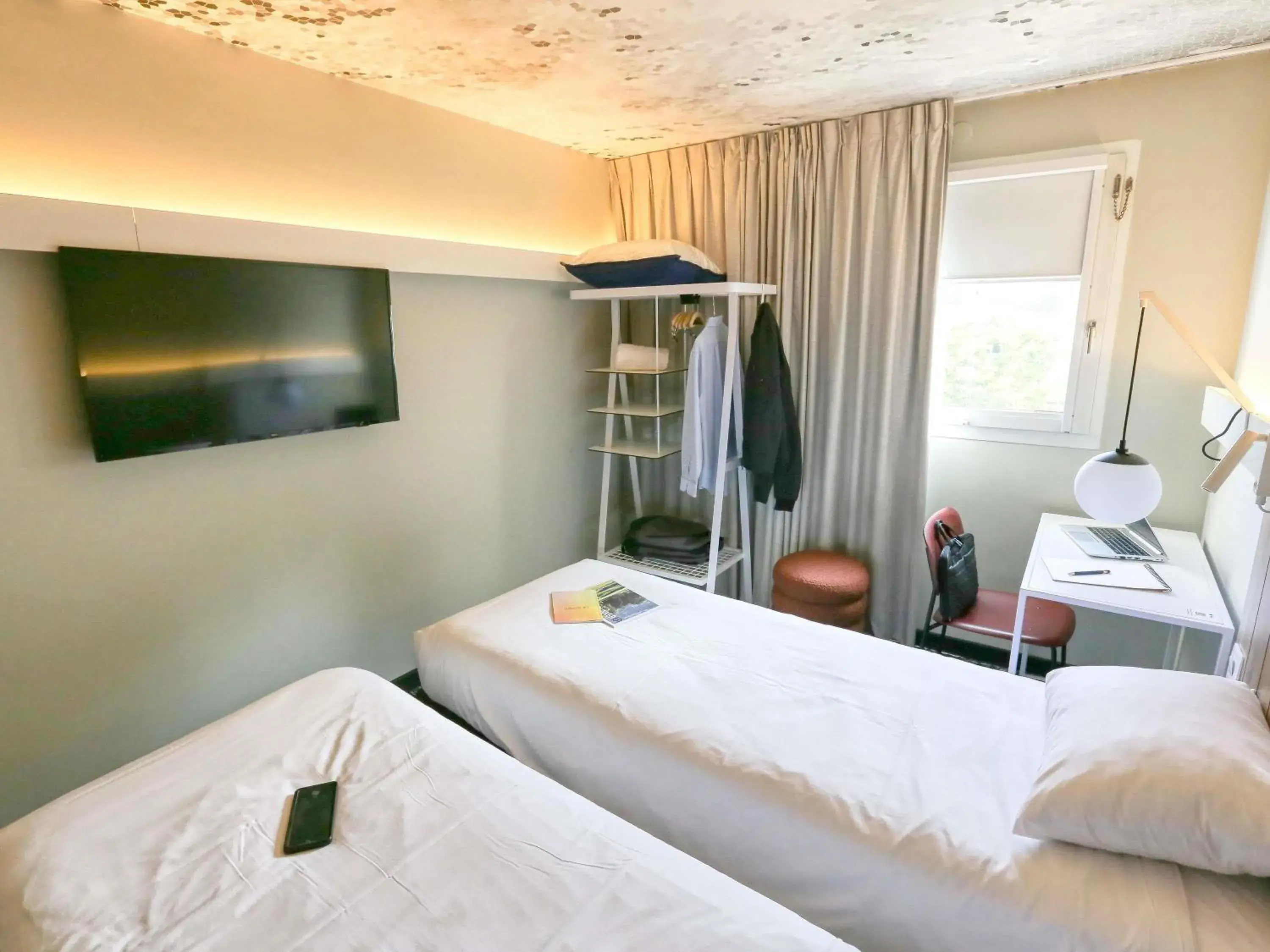 Bedroom, Bed in ibis Biarritz Anglet Aéroport Bedroom, Bed in ibis Biarritz Anglet Aéroport