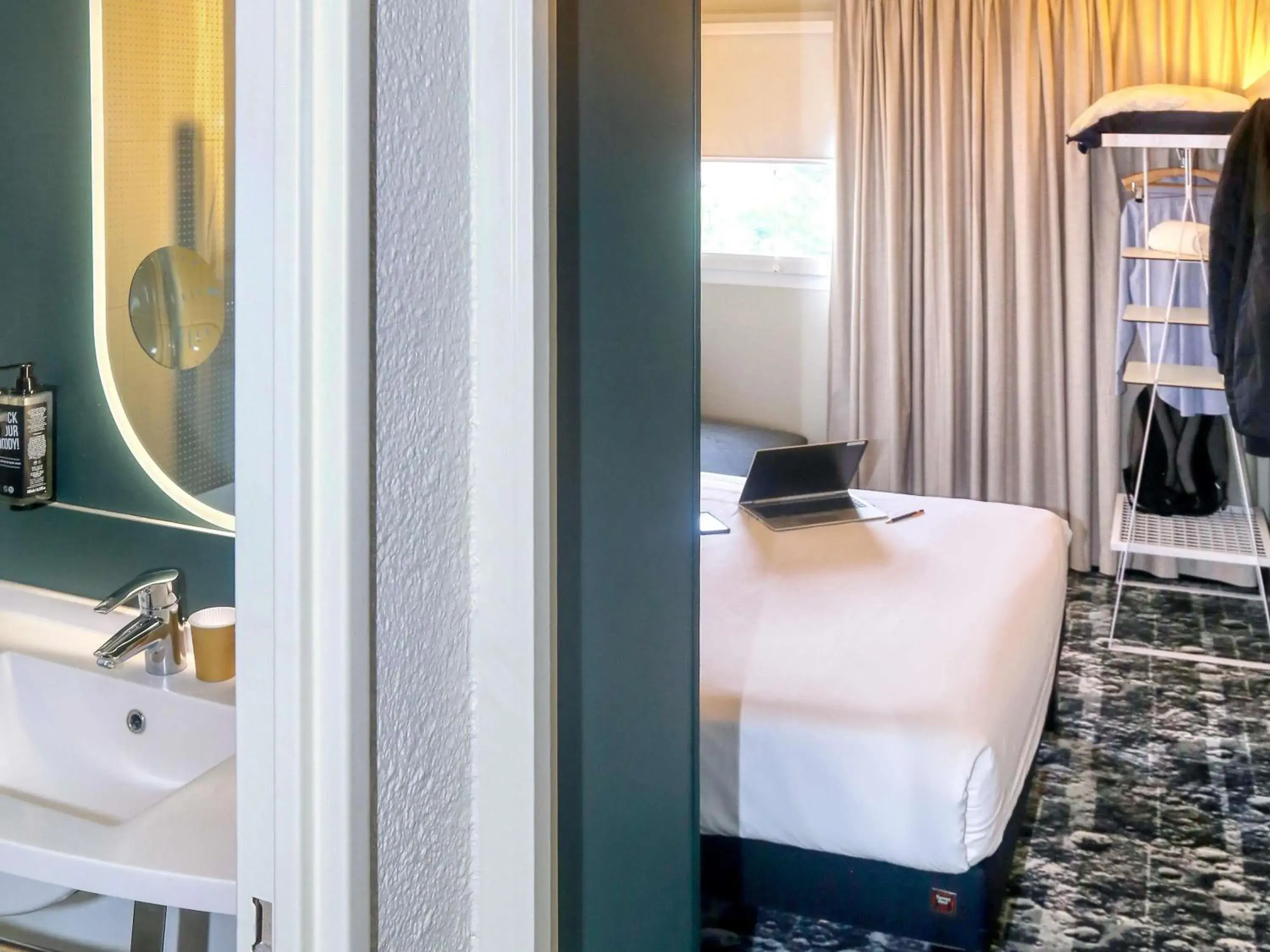 Bedroom, Bed in ibis Biarritz Anglet Aéroport Bedroom, Bed in ibis Biarritz Anglet Aéroport