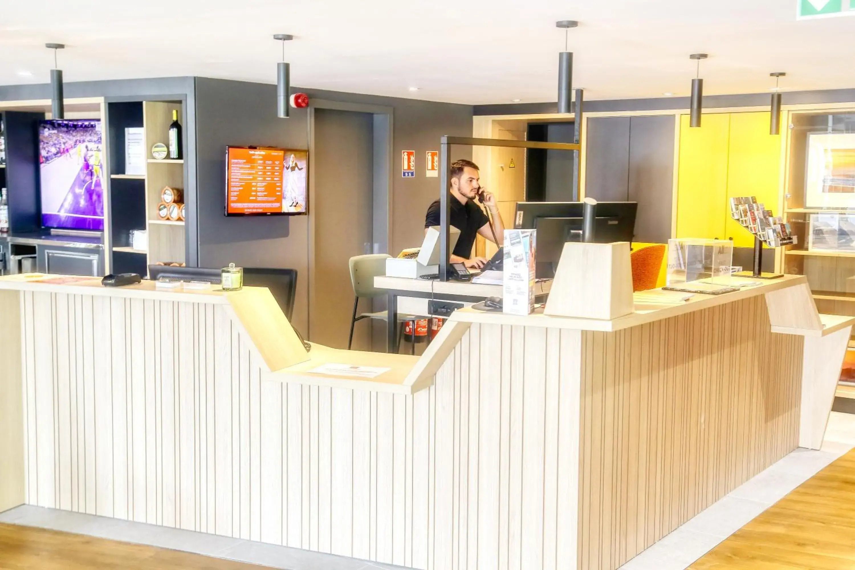 Lobby or reception in ibis Biarritz Anglet Aéroport Lobby or reception in ibis Biarritz Anglet Aéroport