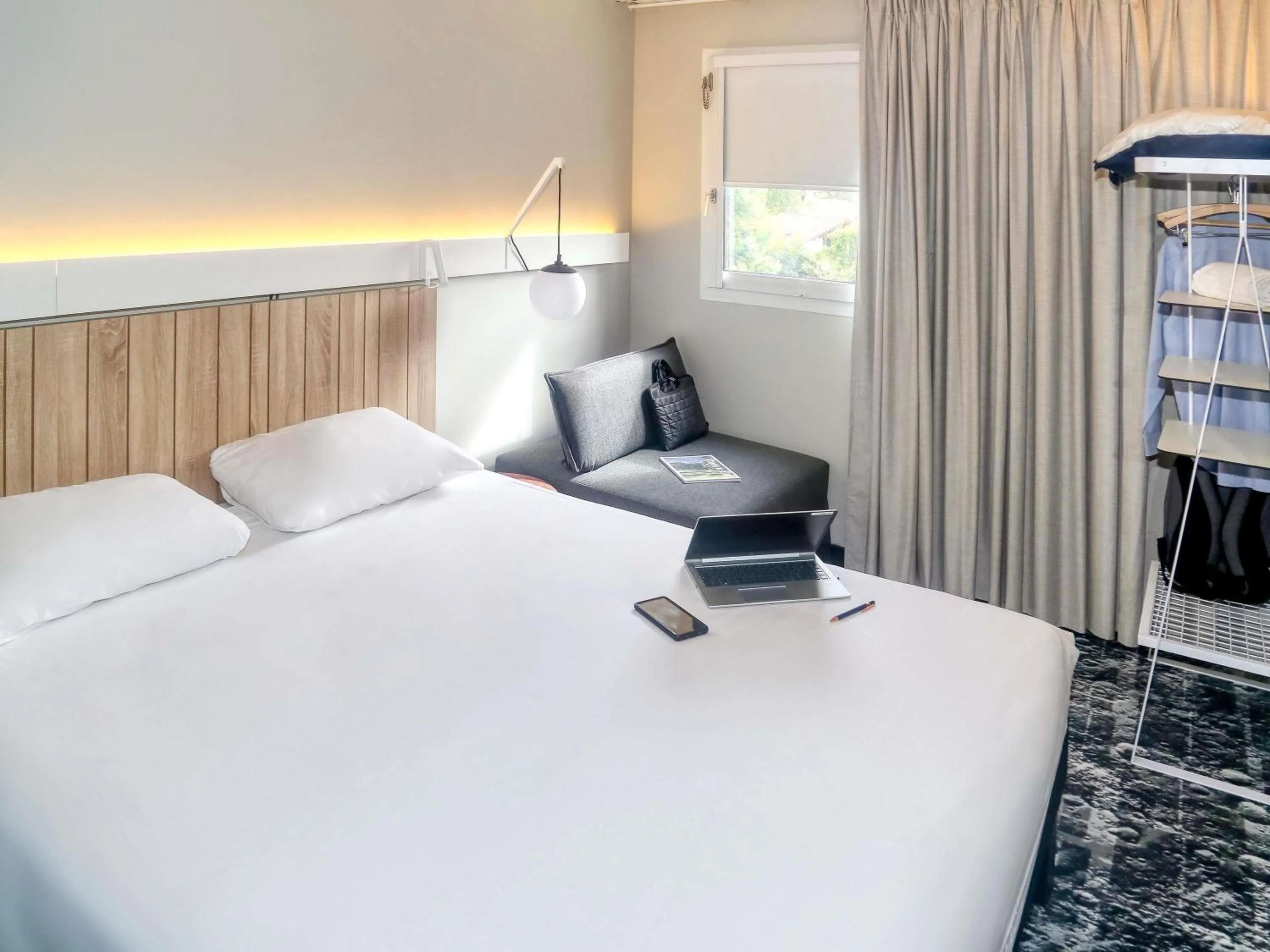 Bedroom, Bed in ibis Biarritz Anglet Aéroport