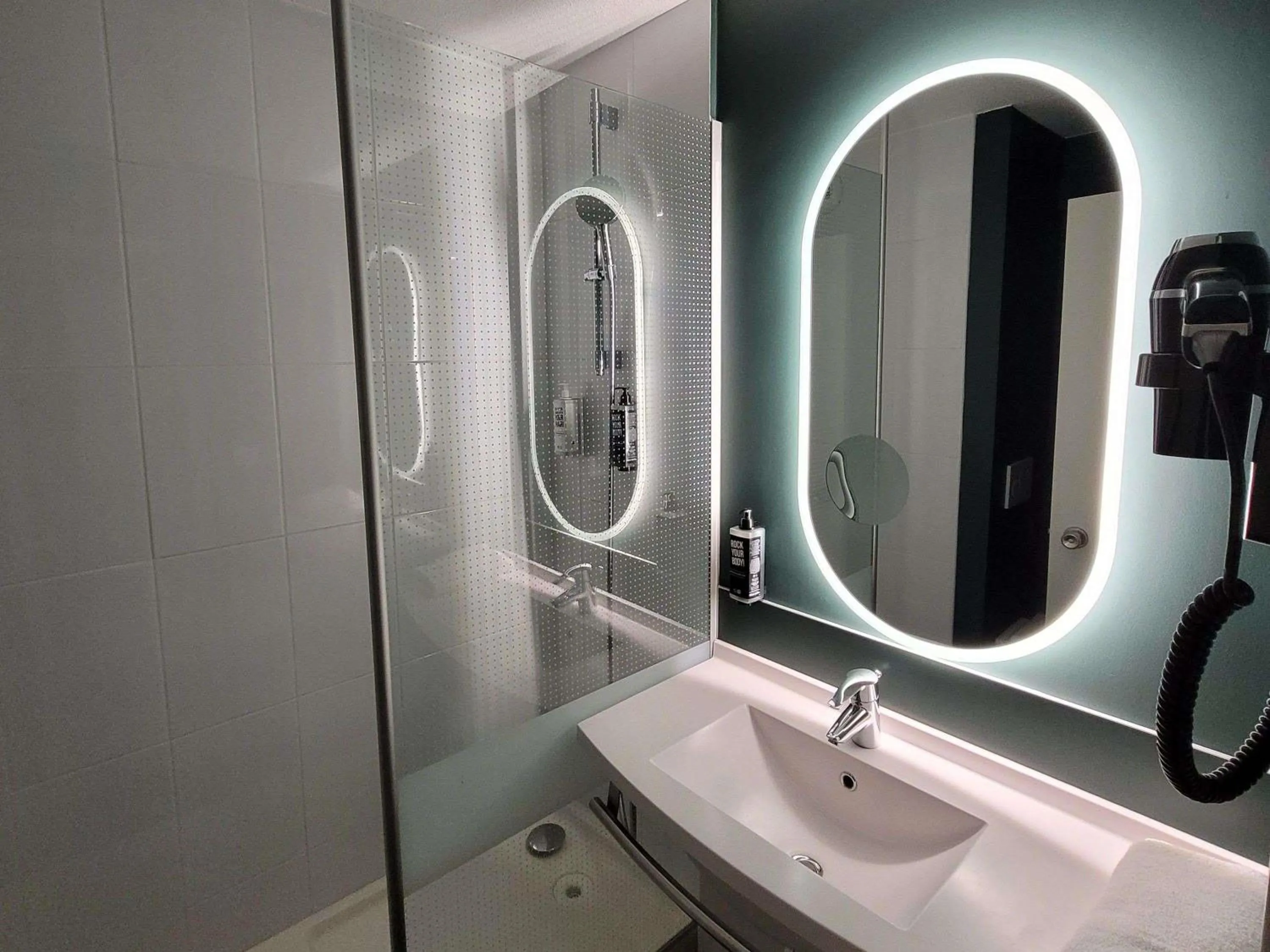 Bedroom in ibis Biarritz Anglet Aéroport