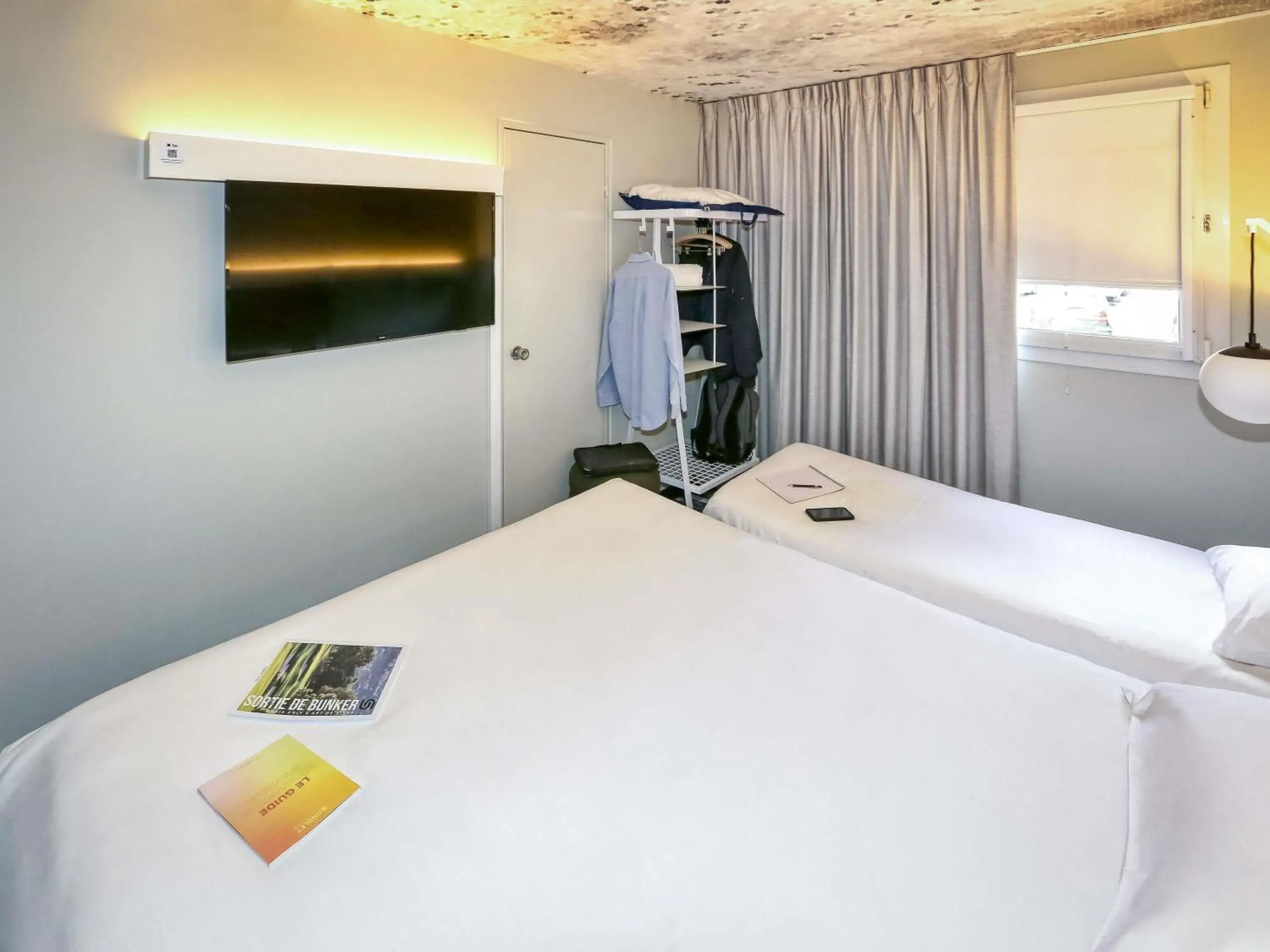 Bedroom, Bed in ibis Biarritz Anglet Aéroport Bedroom, Bed in ibis Biarritz Anglet Aéroport