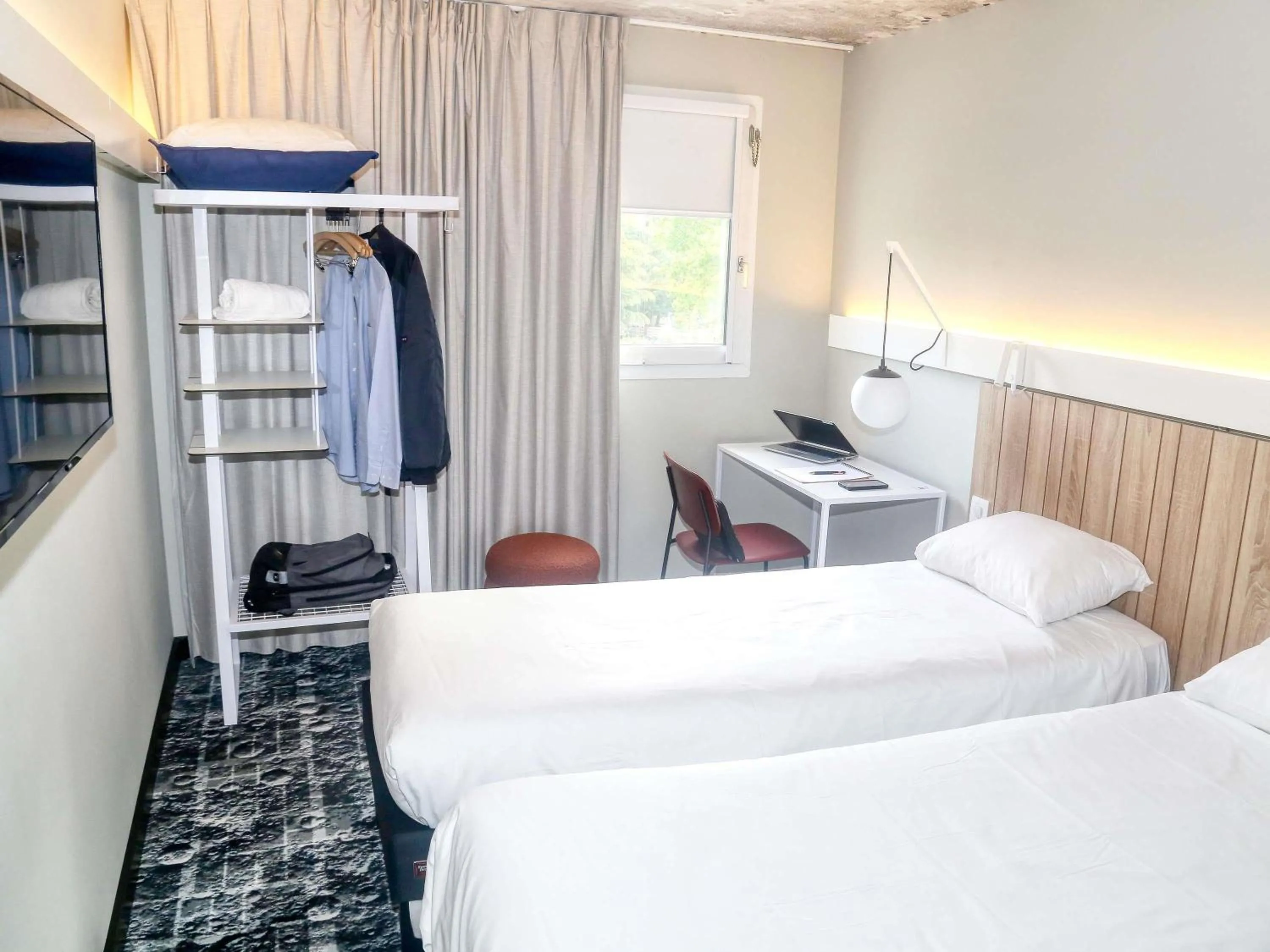 Bedroom, Bed in ibis Biarritz Anglet Aéroport