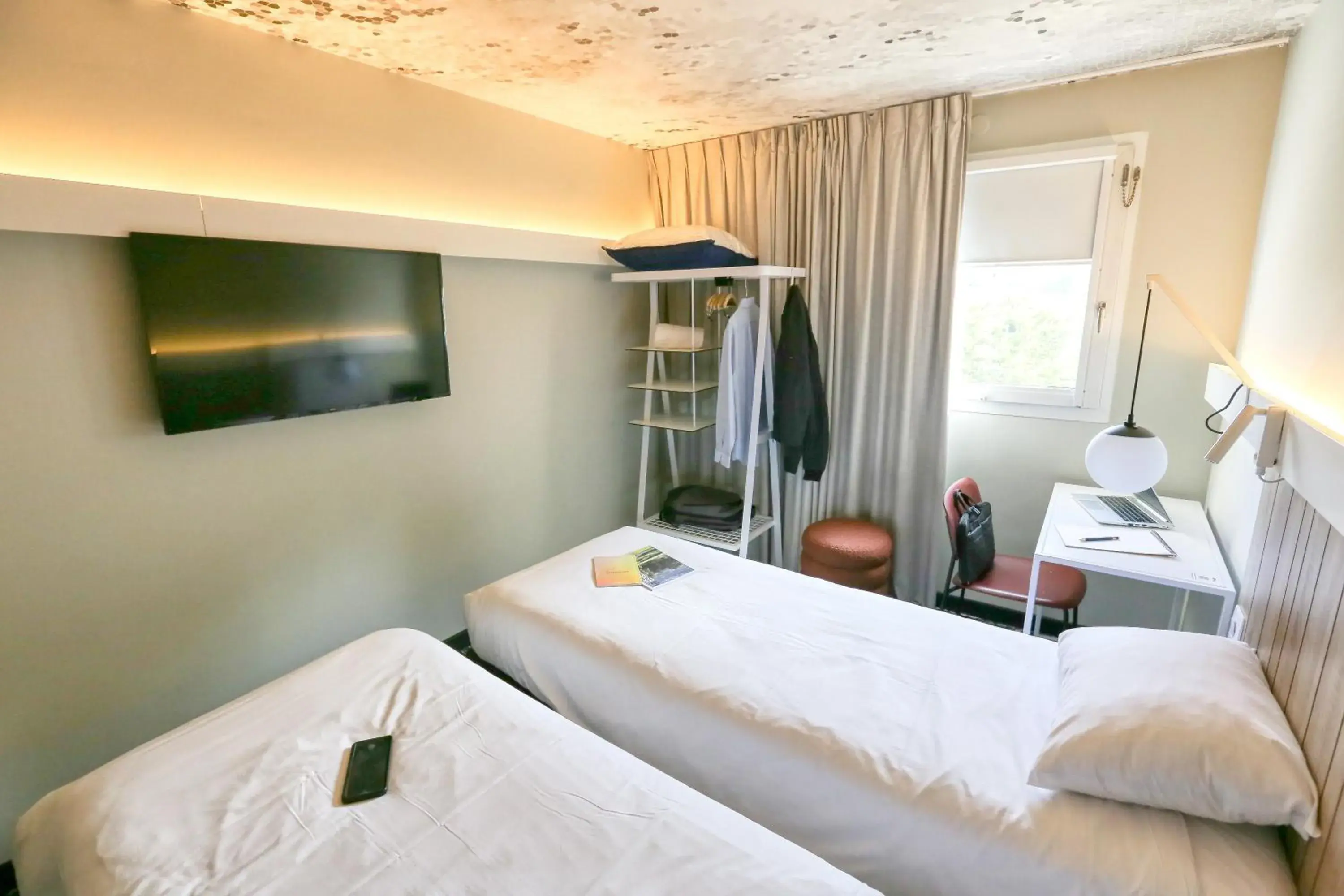 Bedroom, Bed in ibis Biarritz Anglet Aéroport Bedroom, Bed in ibis Biarritz Anglet Aéroport