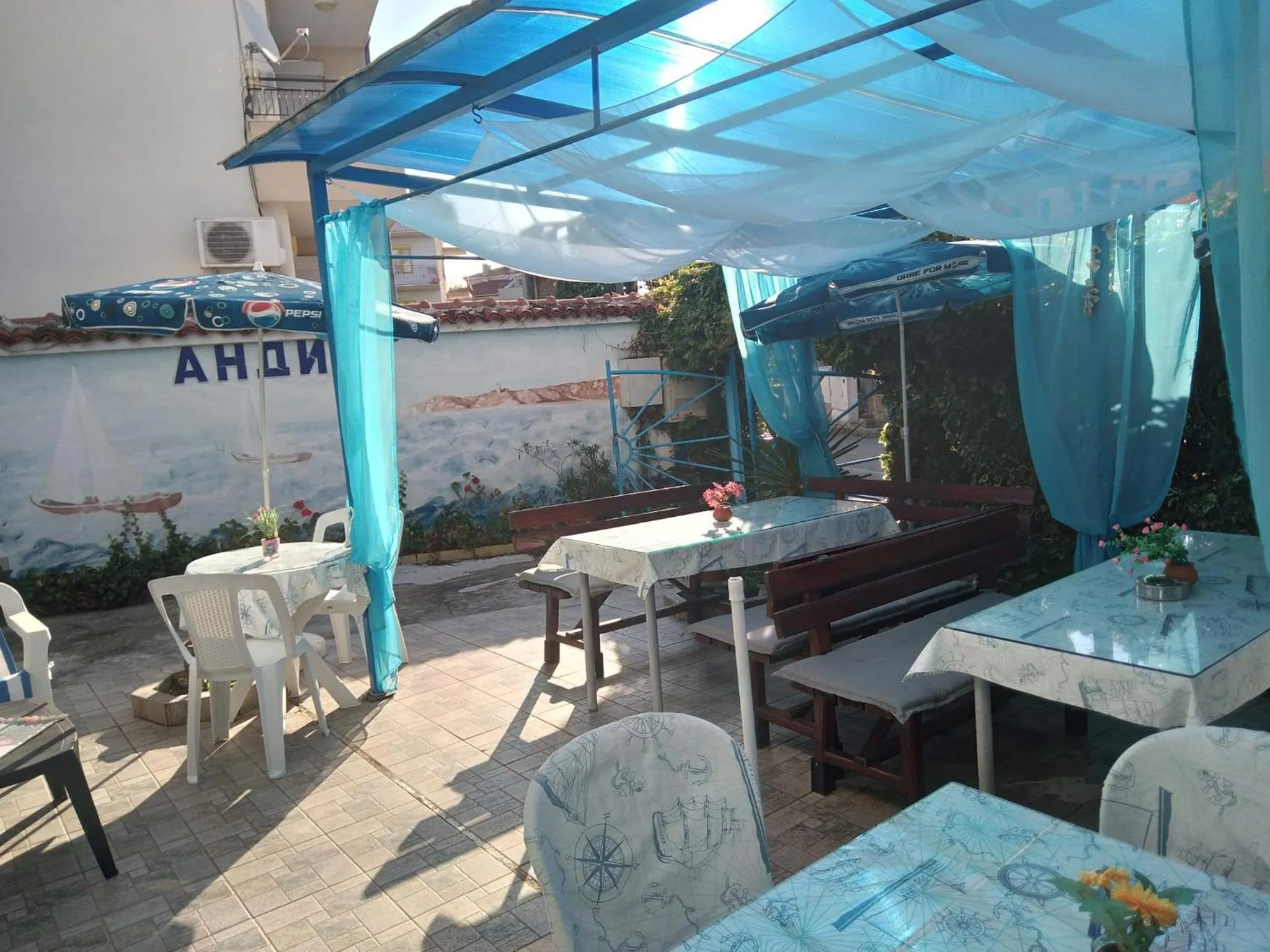 Restaurant/places to eat in Andi Hotel