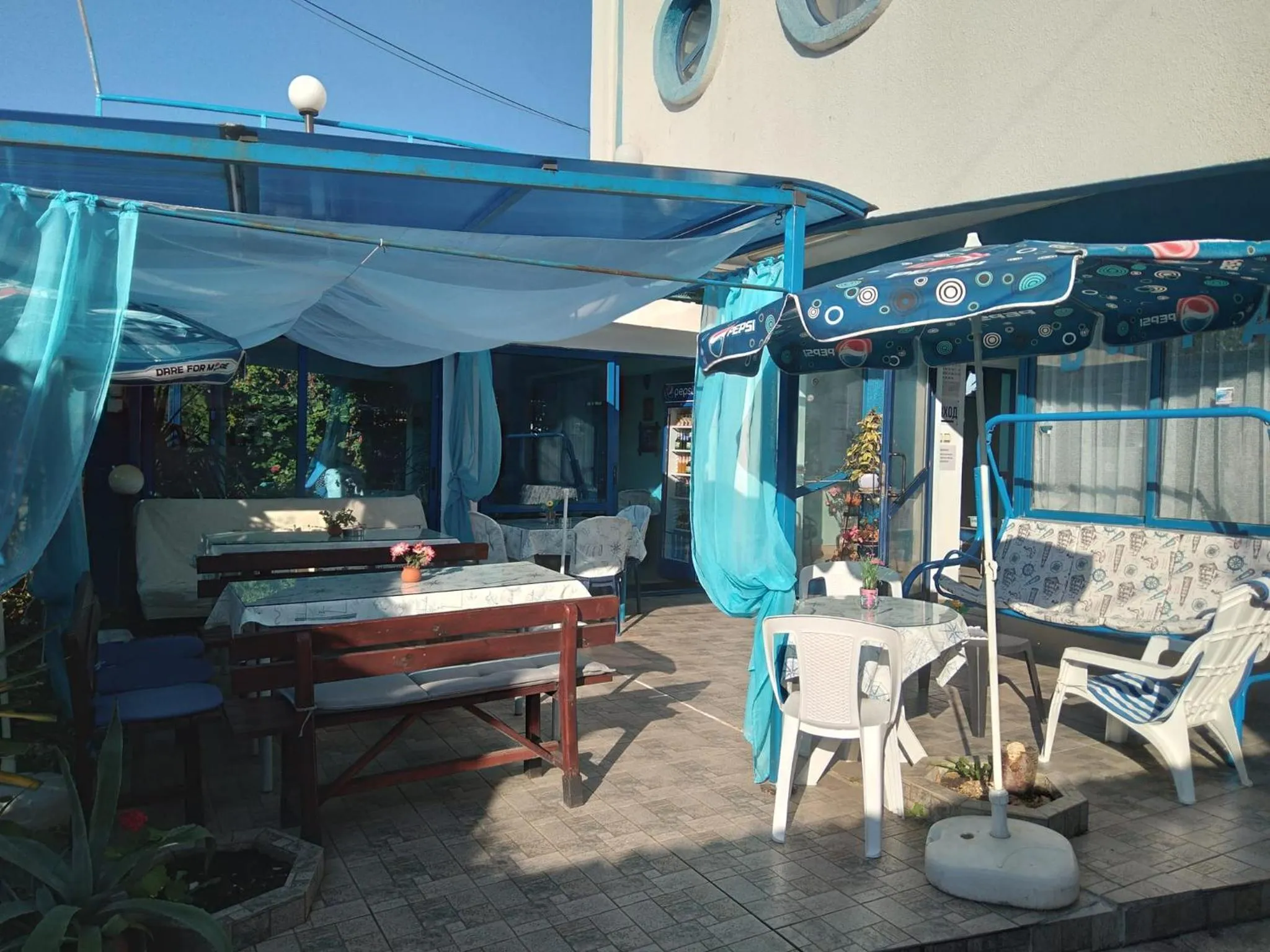 Restaurant/places to eat in Andi Hotel