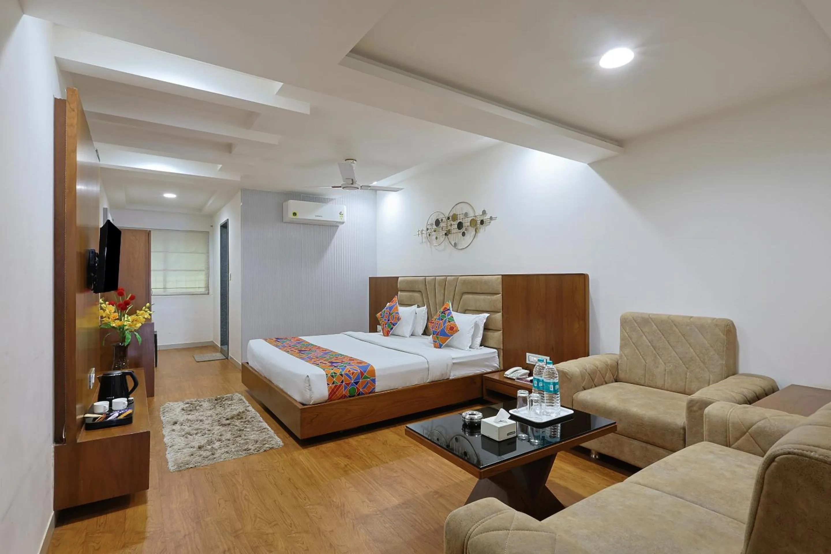 Photo of the whole room, Bed in The Ambassador