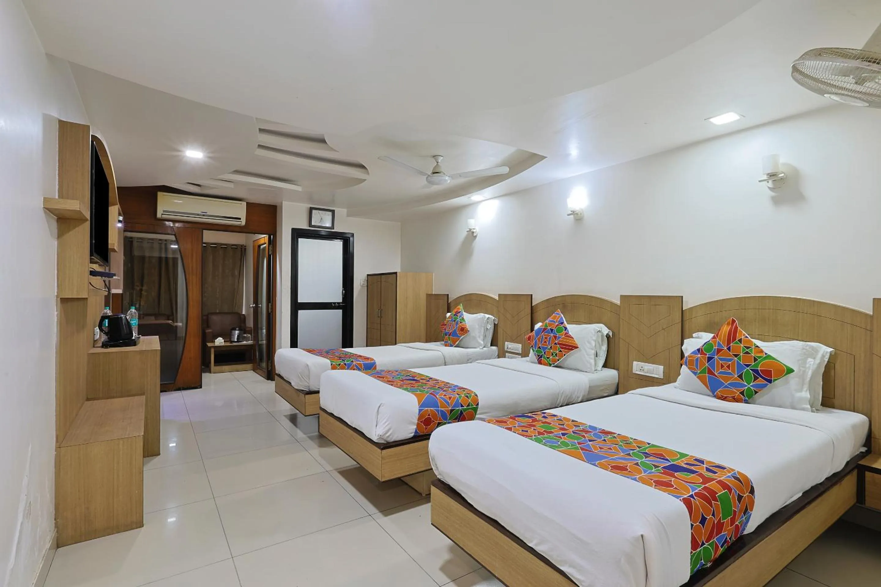 Photo of the whole room, Bed in The Ambassador