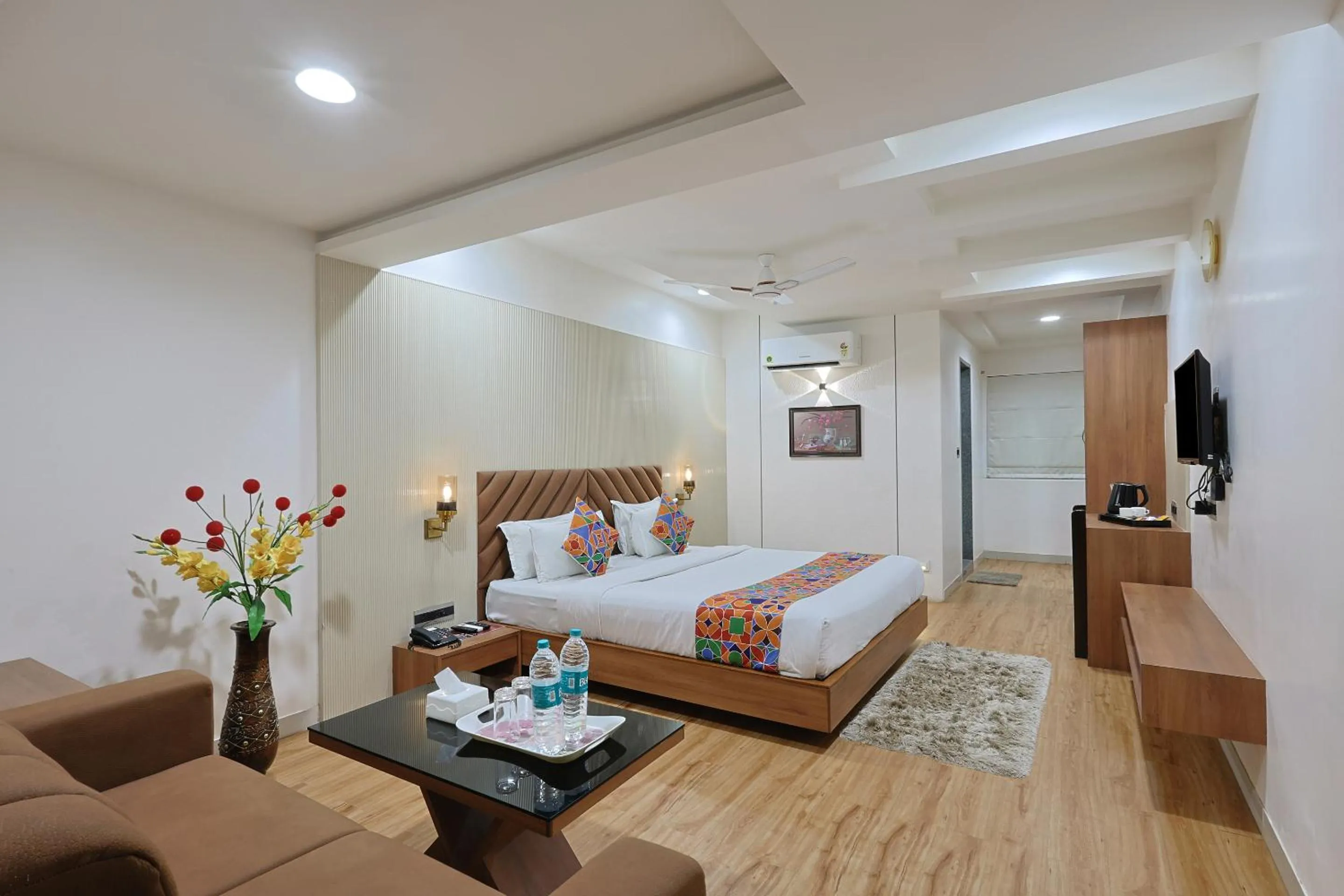 Seating area, Bed in The Ambassador