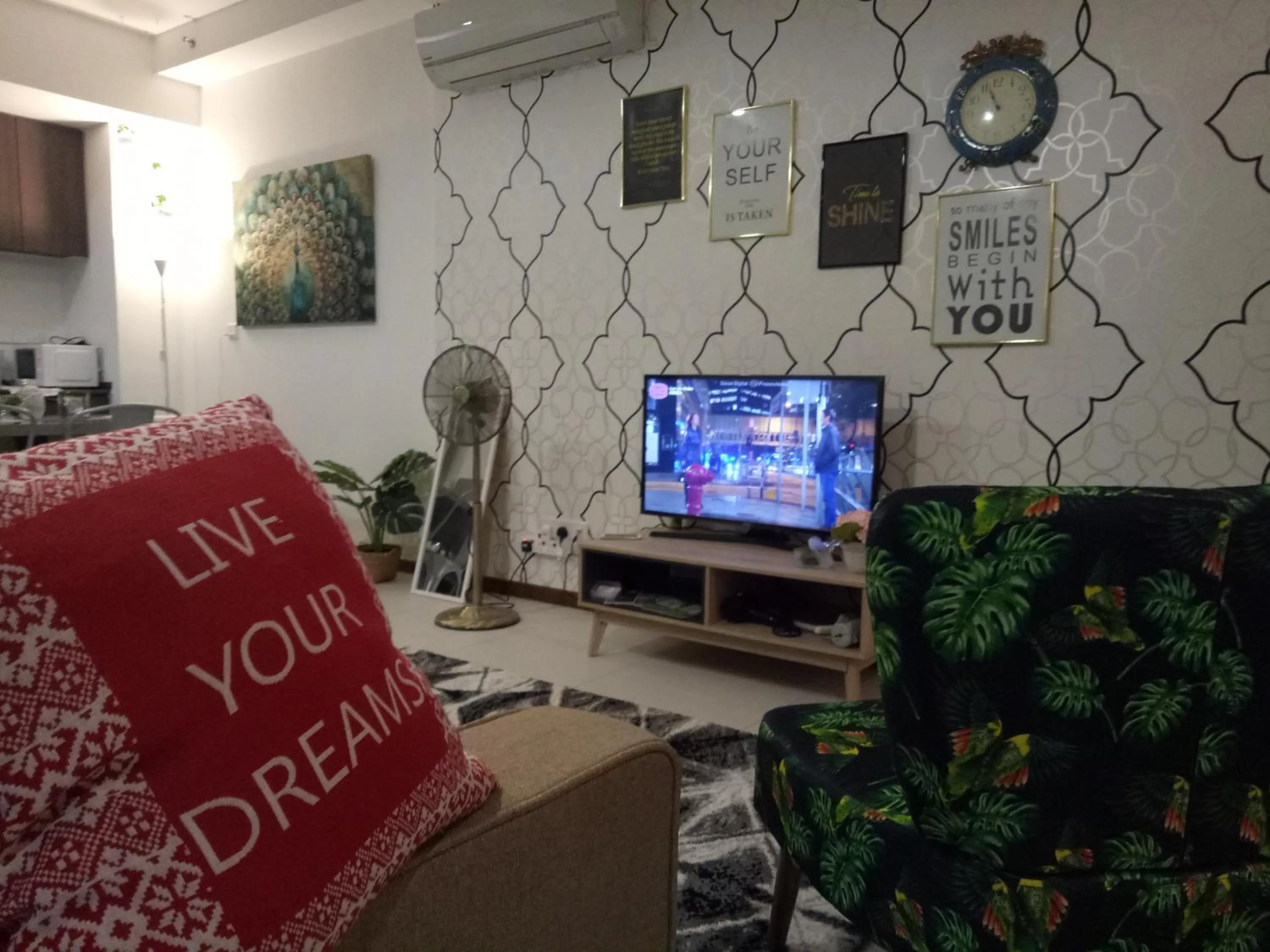 TV and multimedia in Seaview Landmark Studio Homestay at Gurney 无敌海景套房