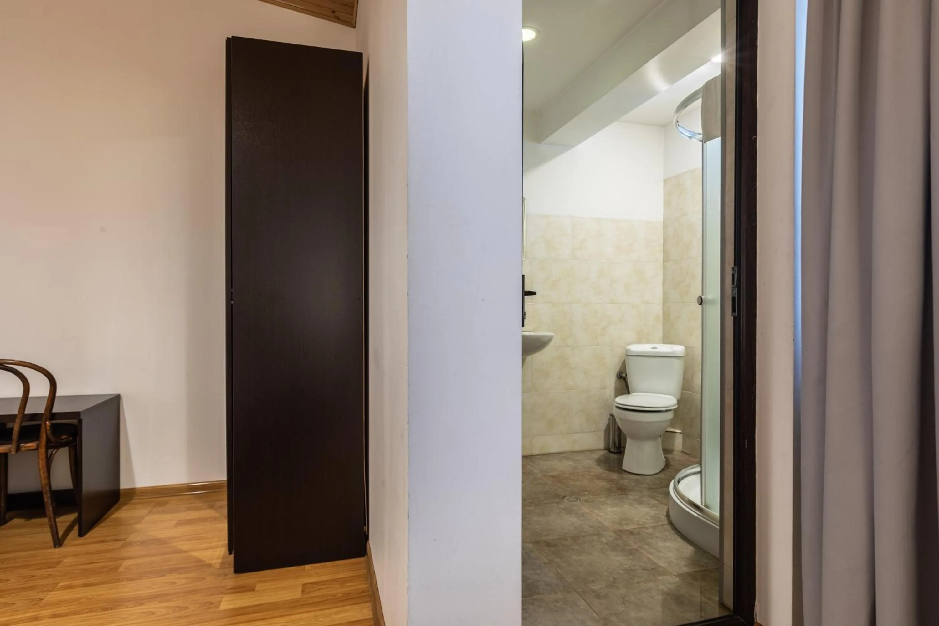 Shower in Hotel Chubu