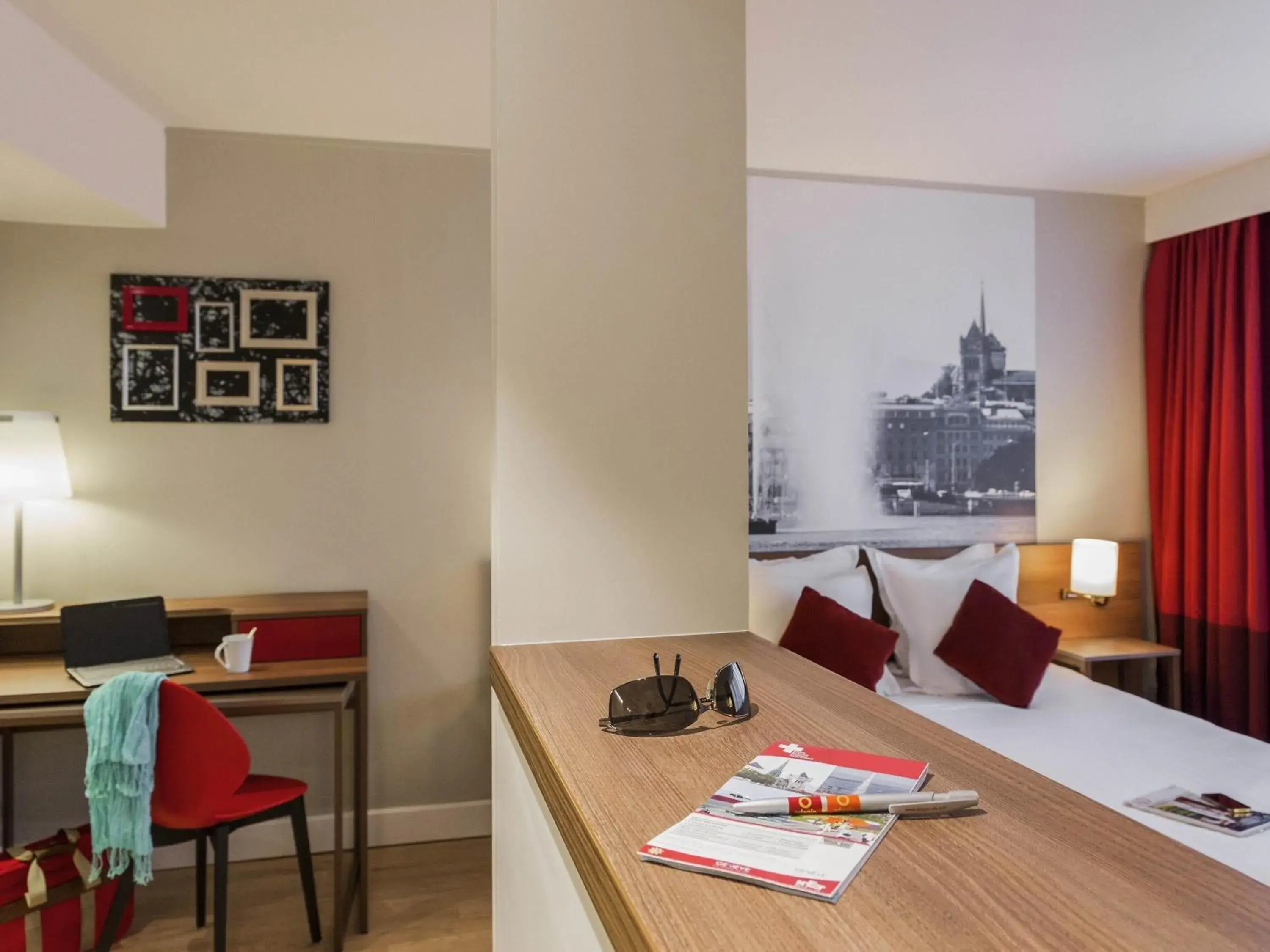 Bedroom, Bed in Adagio Original Thoiry Genève Bedroom, Bed in Adagio Original Thoiry Genève