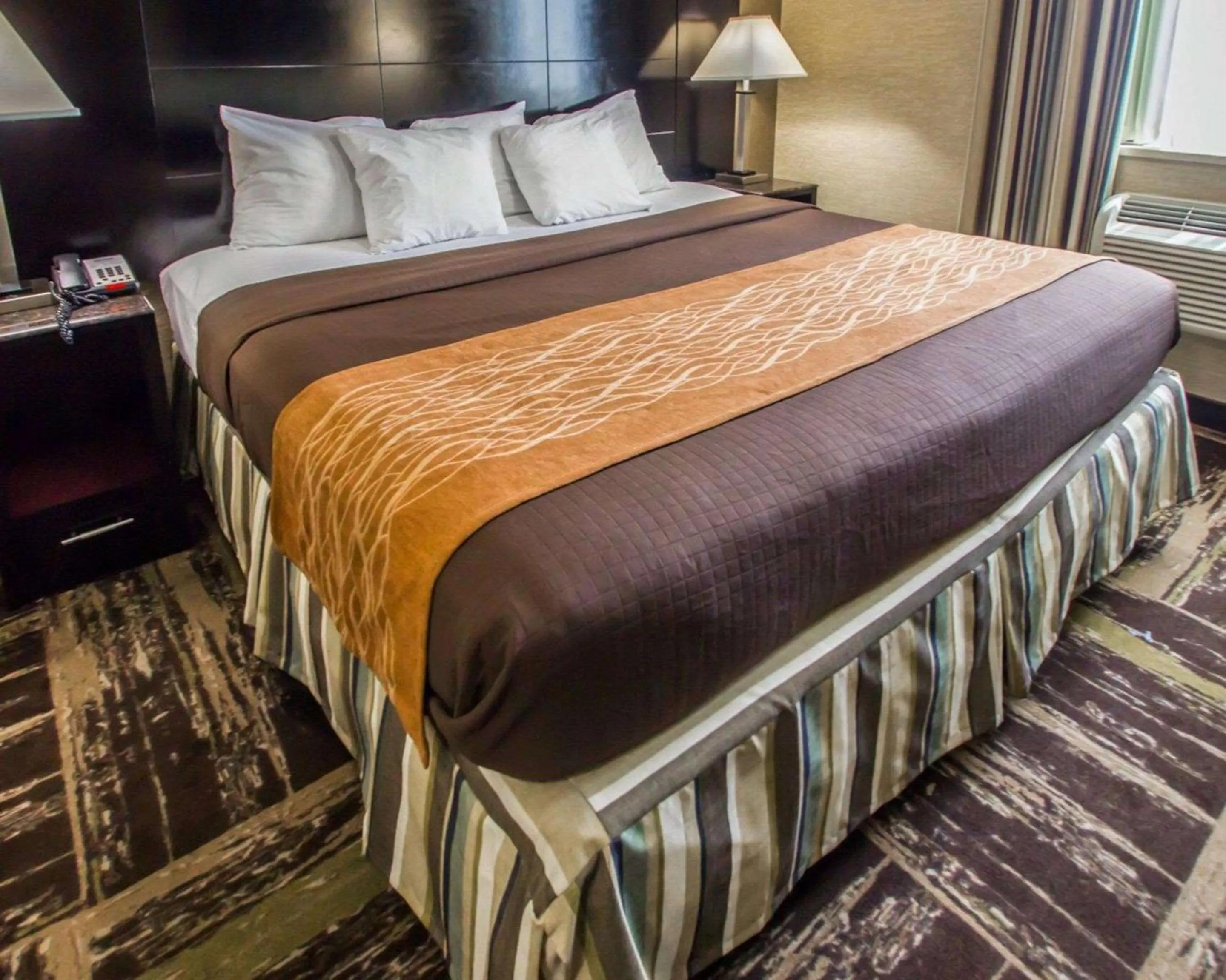 Photo of the whole room, Bed in Rodeway Inn Bronx Zoo