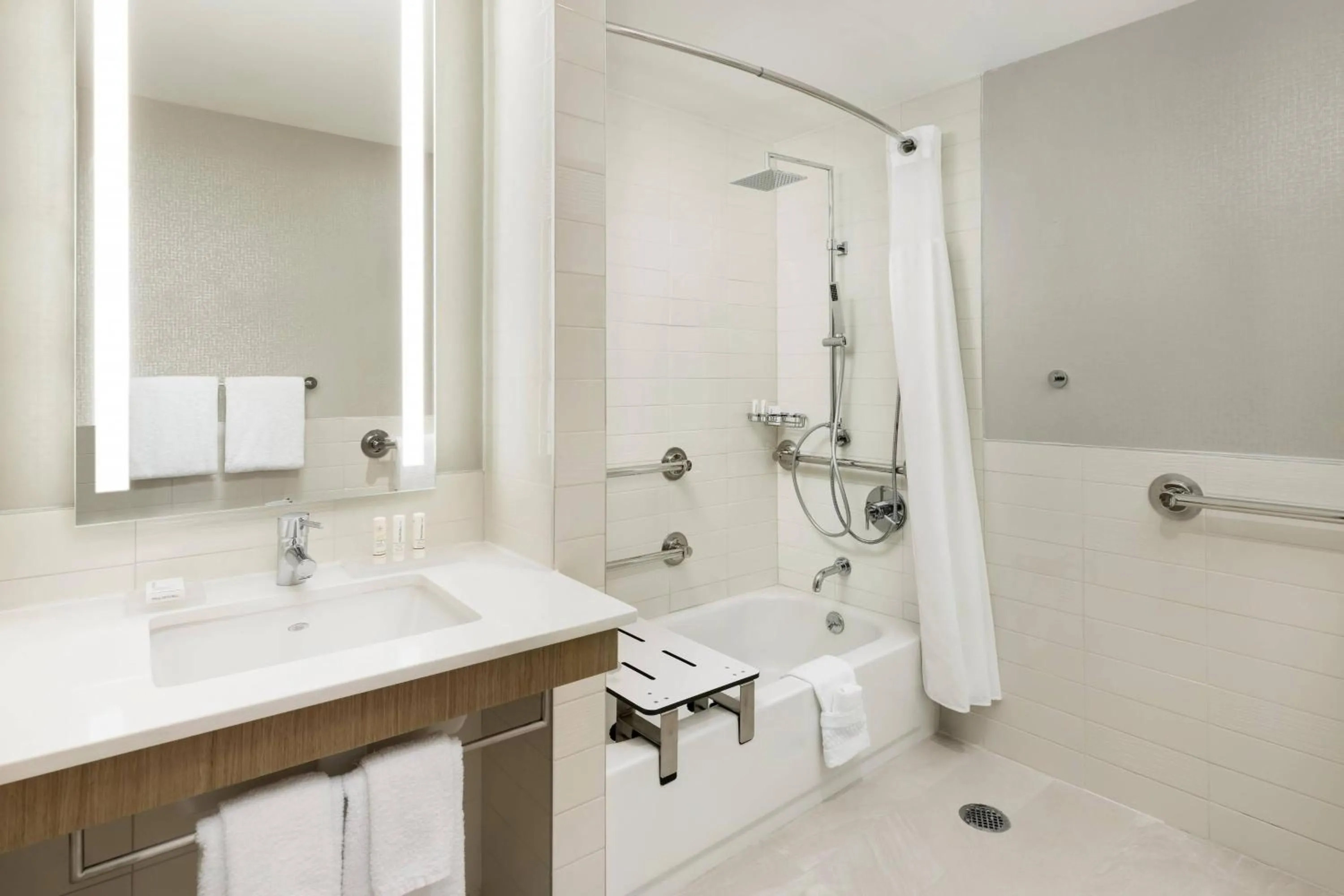 Bathroom in Courtyard New York Downtown Manhattan/Financial District