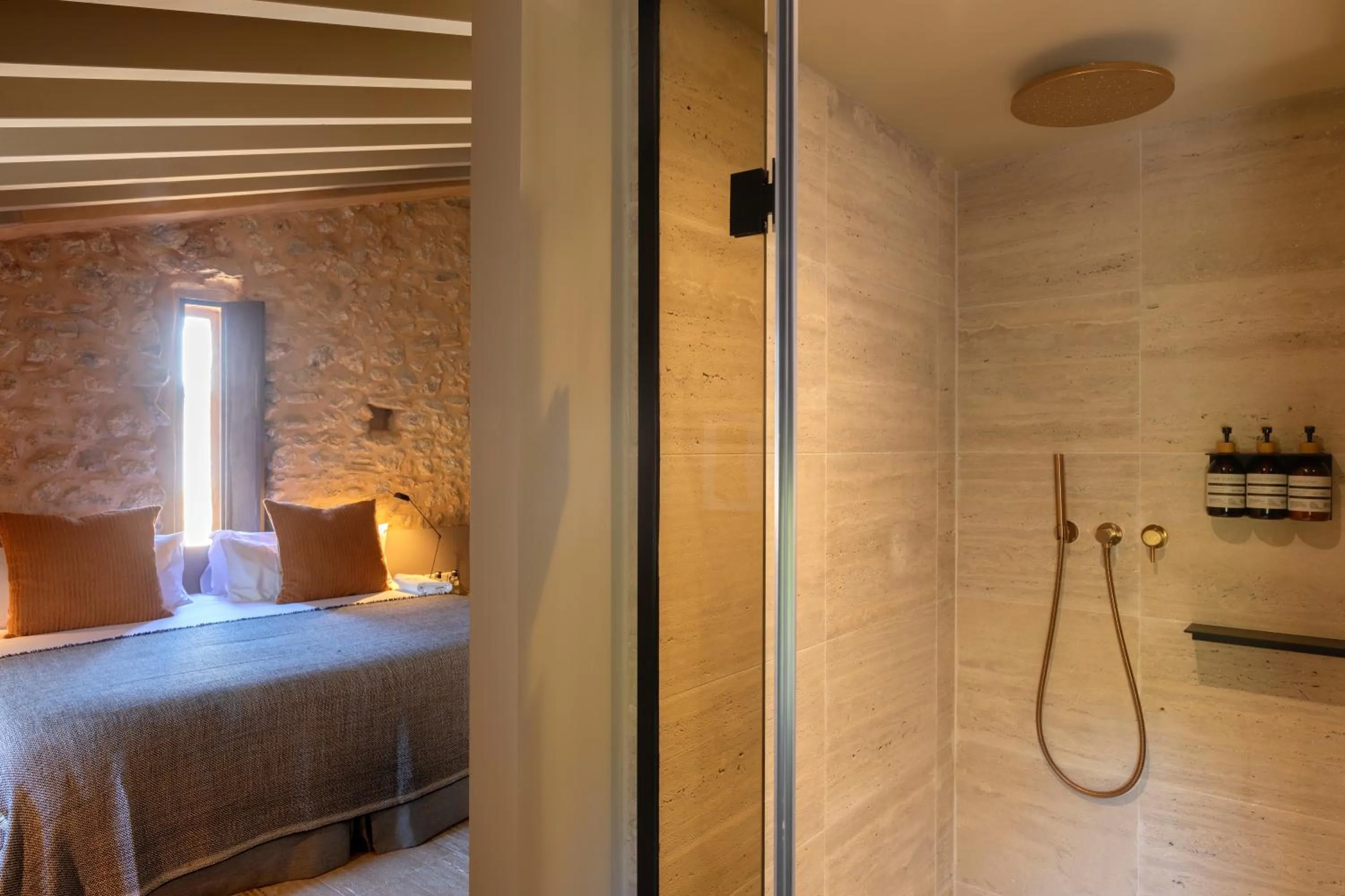Bathroom, Bed in Can Aulí Luxury Retreat - Adults Only