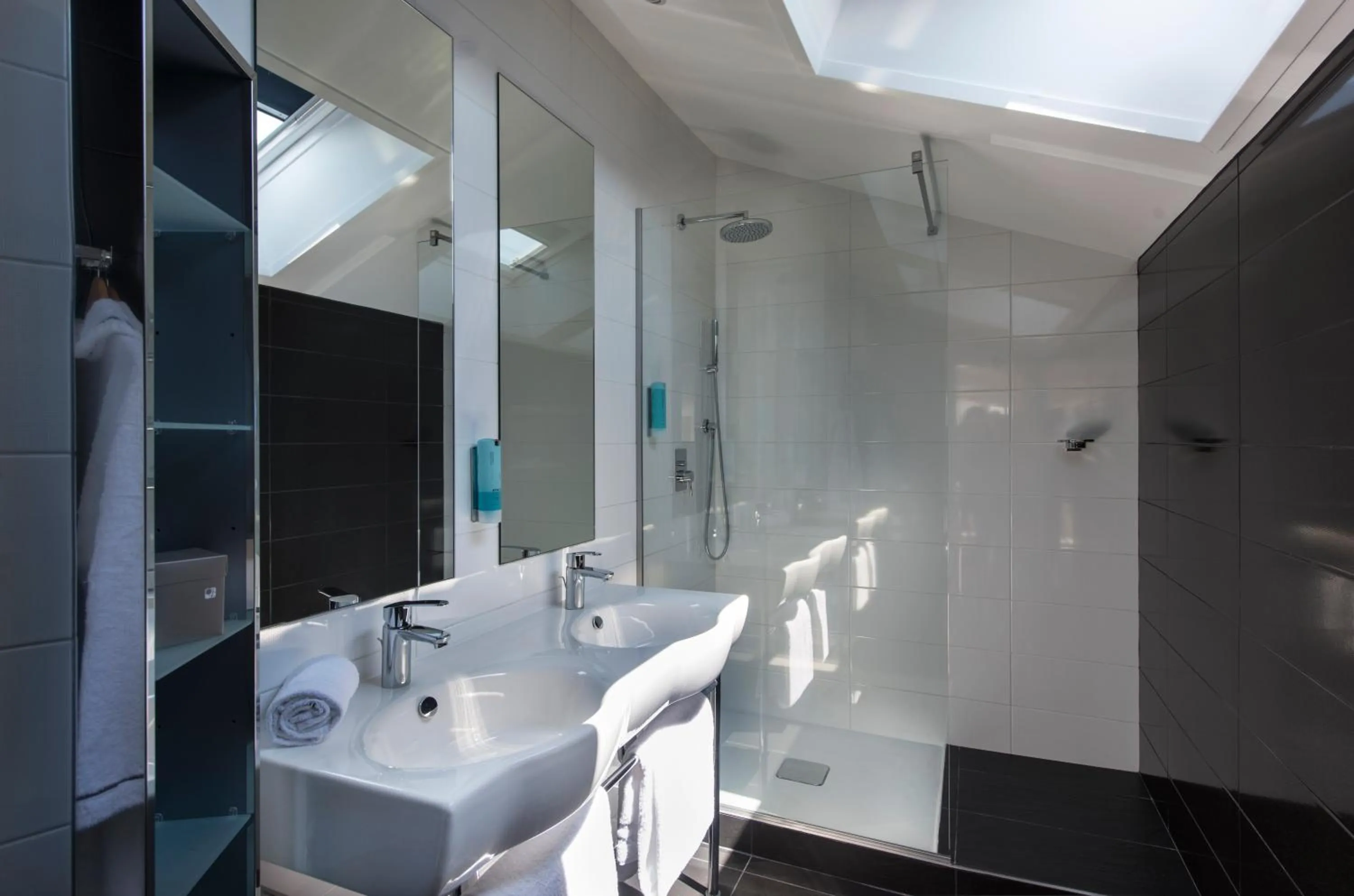 Shower in Hôtel Valdys Thalasso & Spa - les Pins