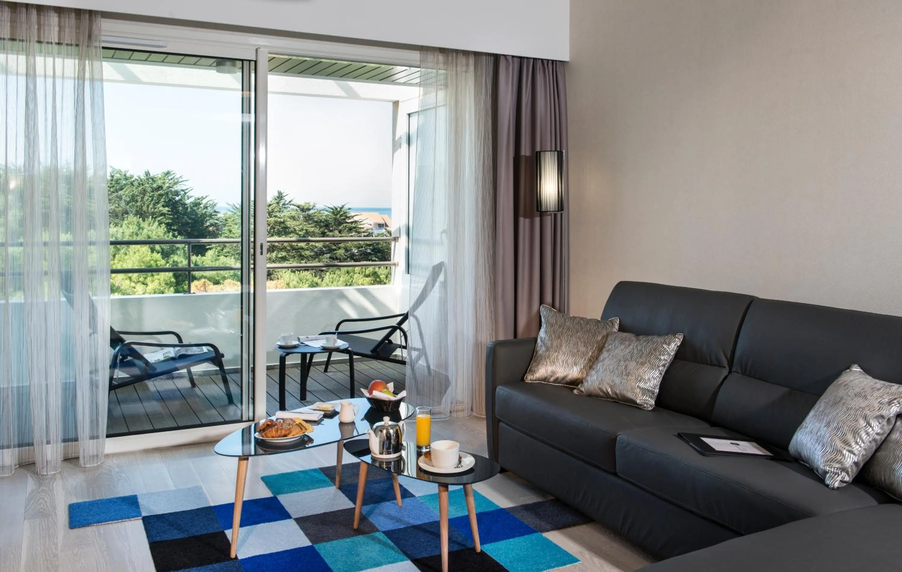 Patio in Hôtel Valdys Thalasso & Spa - les Pins