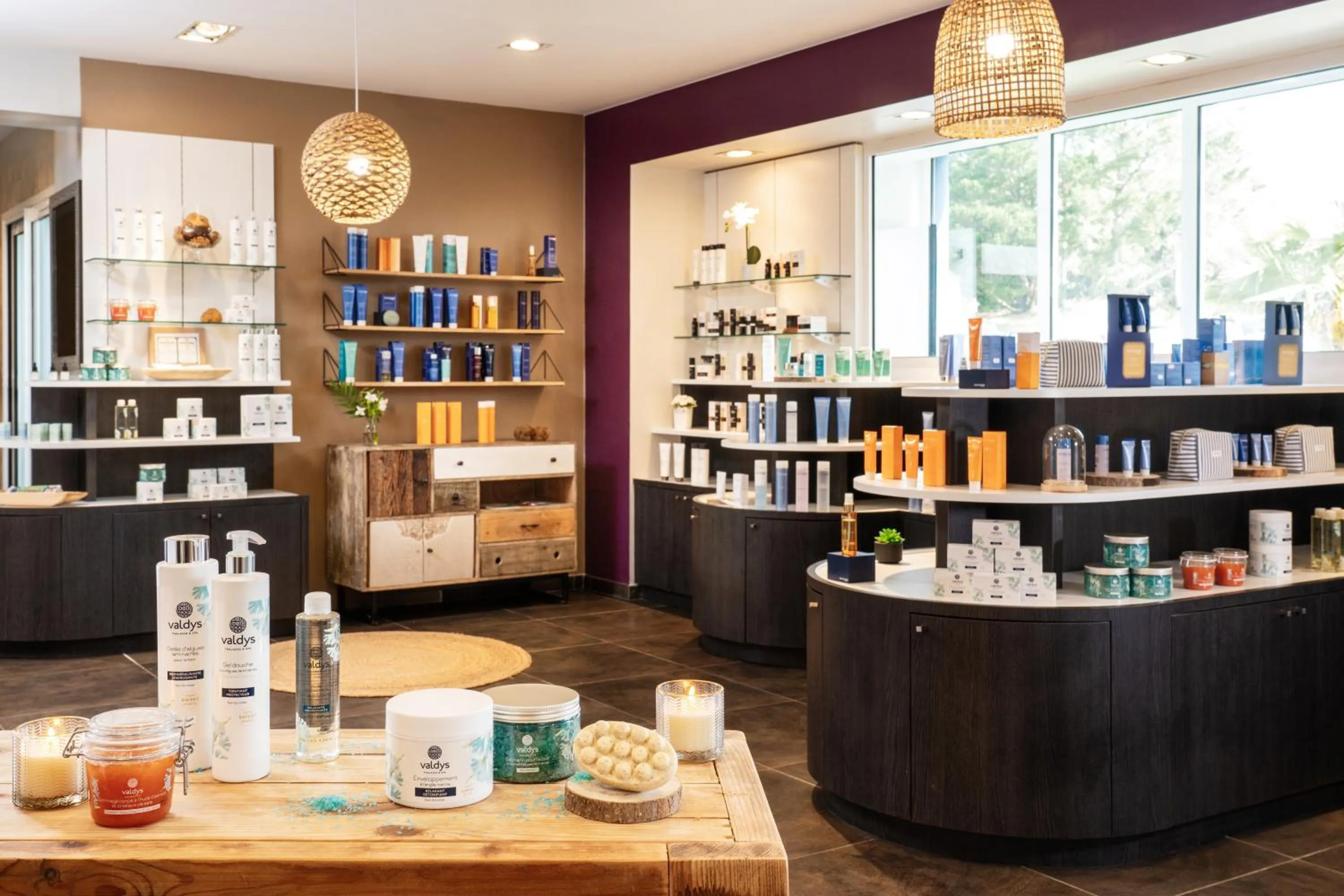 On-site shops in Hôtel Valdys Thalasso & Spa - les Pins