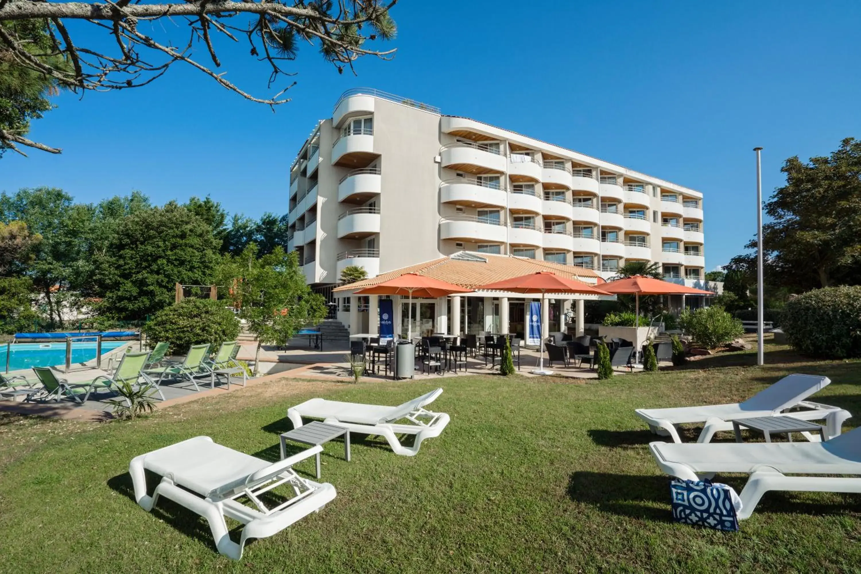 Property building in Hôtel Valdys Thalasso & Spa - les Pins Property building in Hôtel Valdys Thalasso & Spa - les Pins