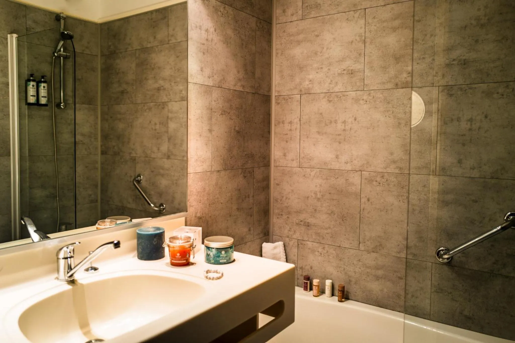 Shower in Hôtel Valdys Thalasso & Spa - les Pins