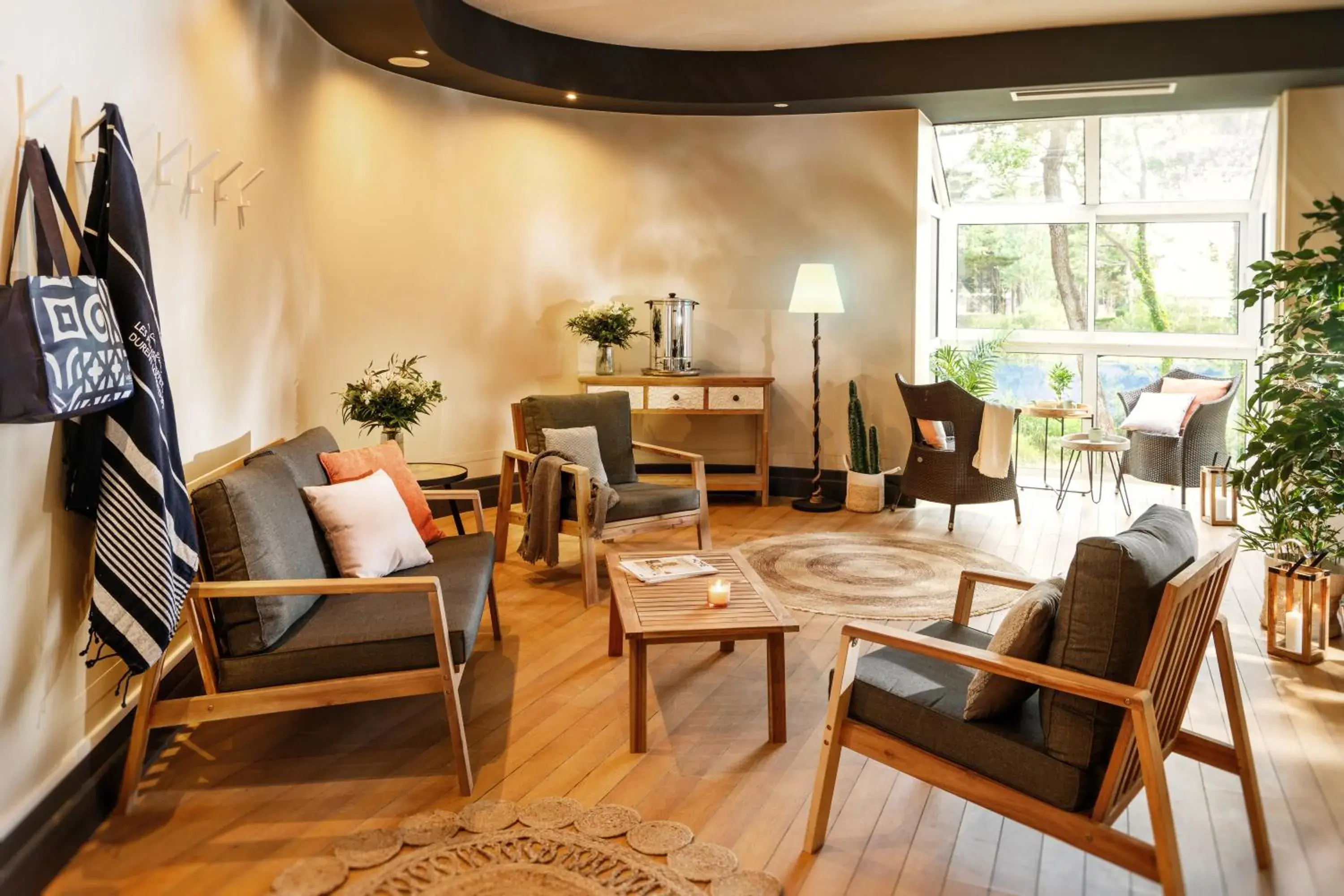 Living room in Hôtel Valdys Thalasso & Spa - les Pins Living room in Hôtel Valdys Thalasso & Spa - les Pins