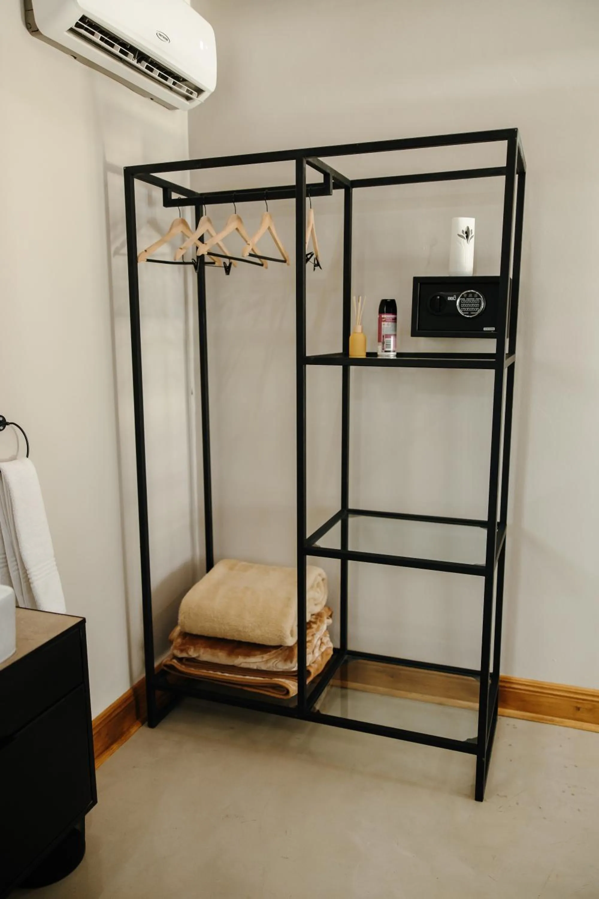 wardrobe, Bed in Uitsig Boutique Hotel