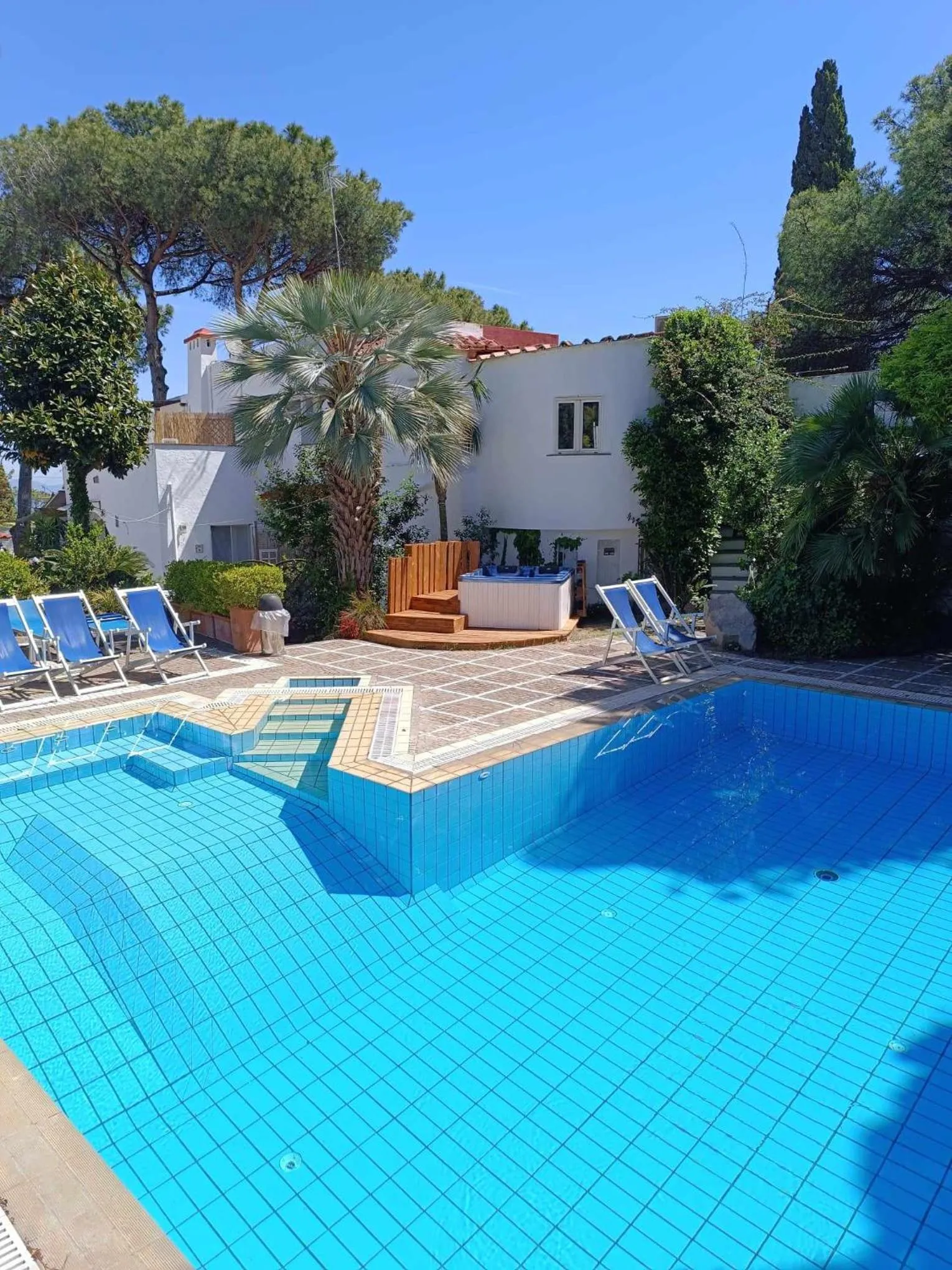 Hot Tub in Villa Cinque Pini