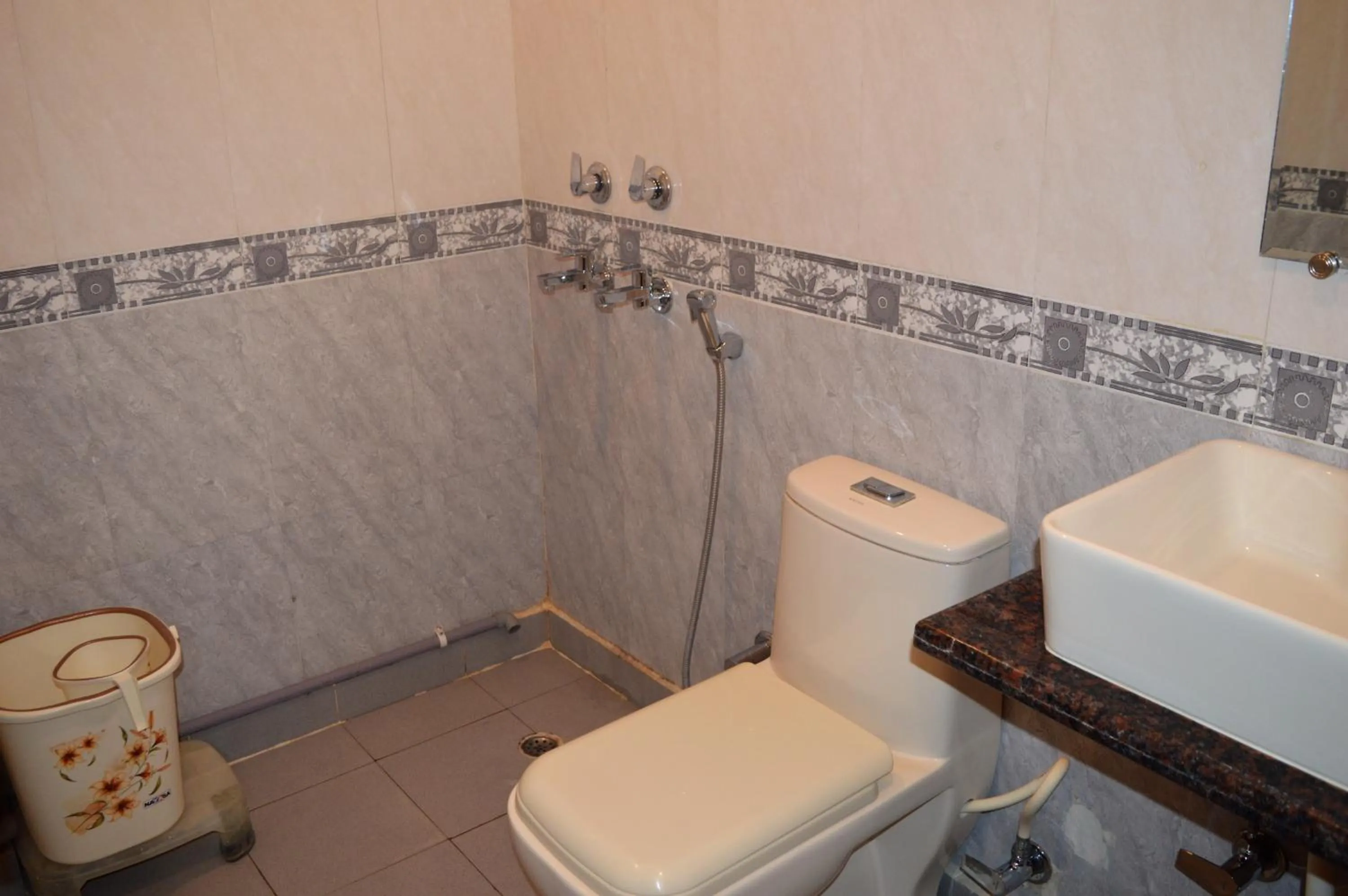 Shower in Cottage Ganga Inn