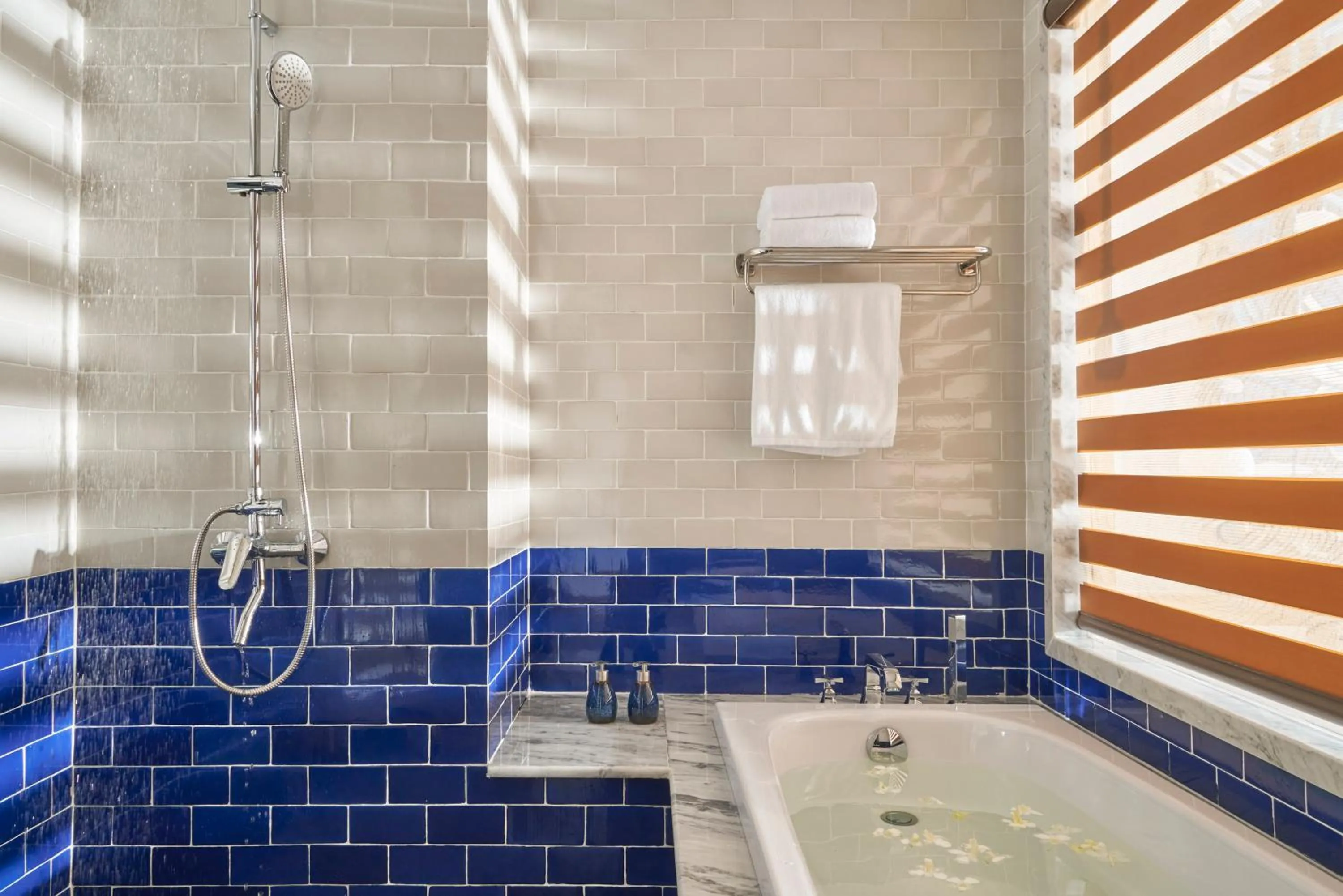 Bath in Sofiana My Khe Hotel & Spa - Rooftop Pool Bar - Free Craft Beer and 20 minute Spa per Room