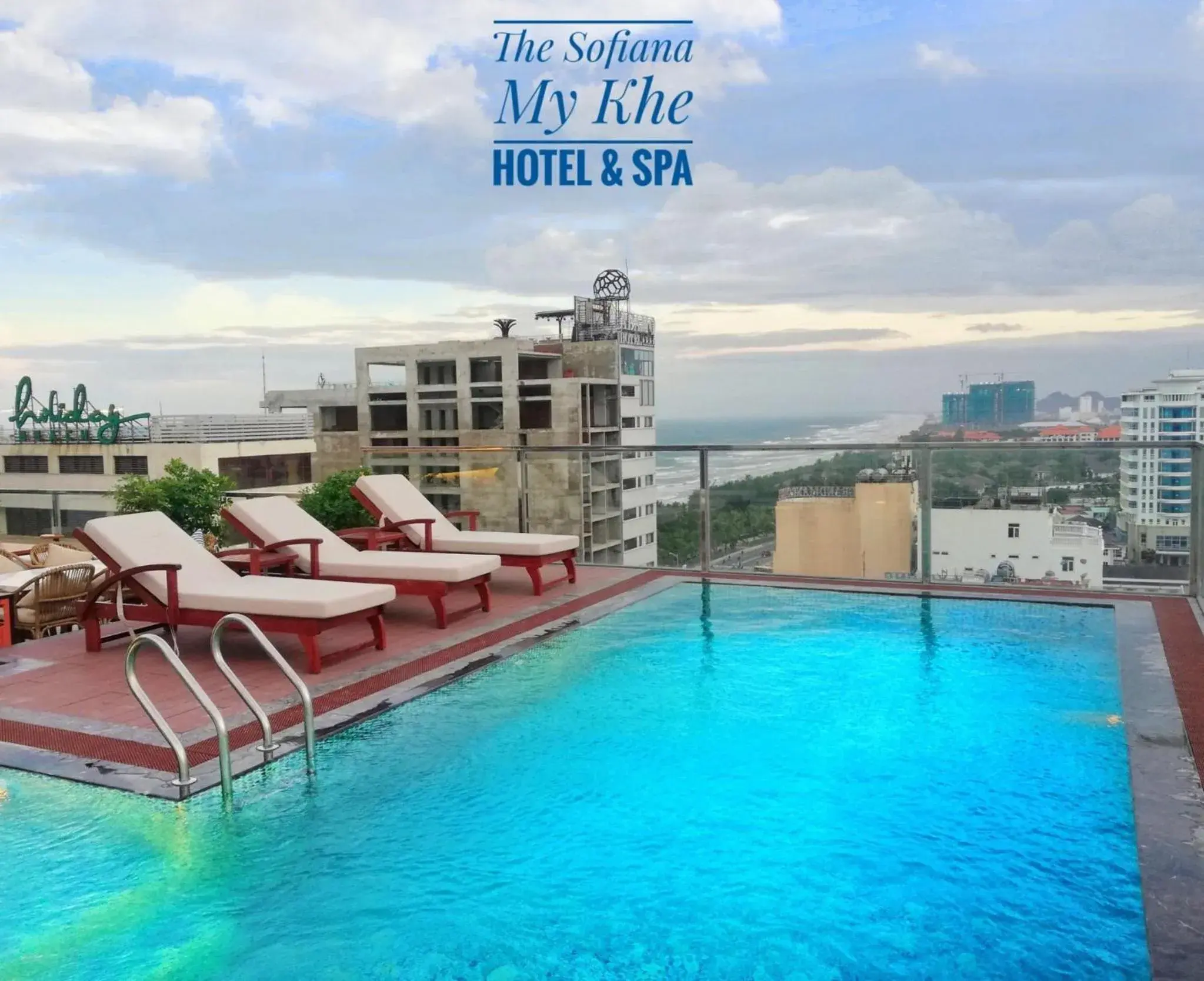 Swimming pool in Sofiana My Khe Hotel & Spa - Rooftop Pool Bar - Free Craft Beer and 20 minute Spa per Room Swimming pool in Sofiana My Khe Hotel & Spa - Rooftop Pool Bar - Free Craft Beer and 20 minute Spa per Room