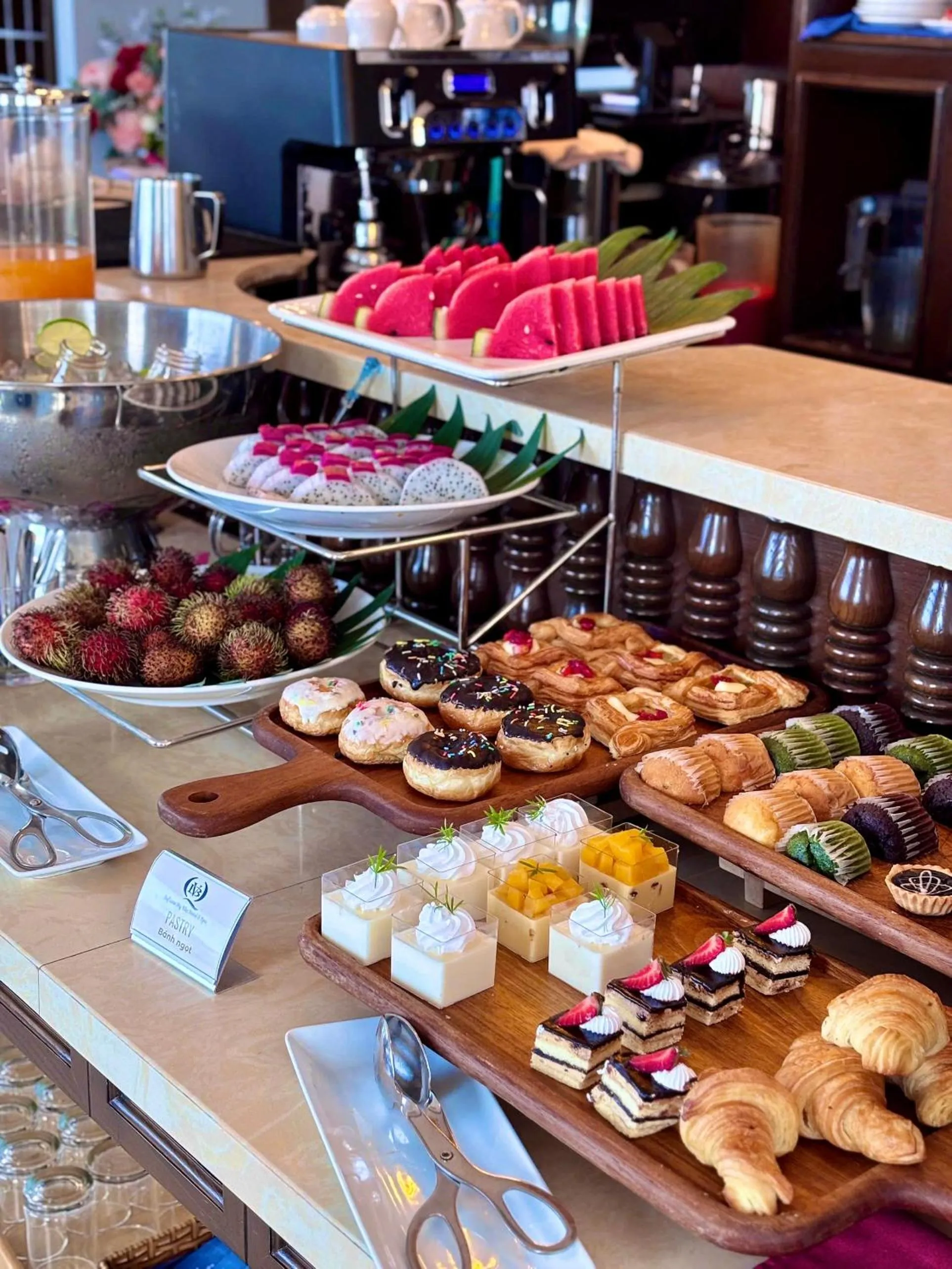 Sofiana My Khe Hotel & Spa - Rooftop Pool Bar - Free Draught Beer and 20 minute Spa per Room