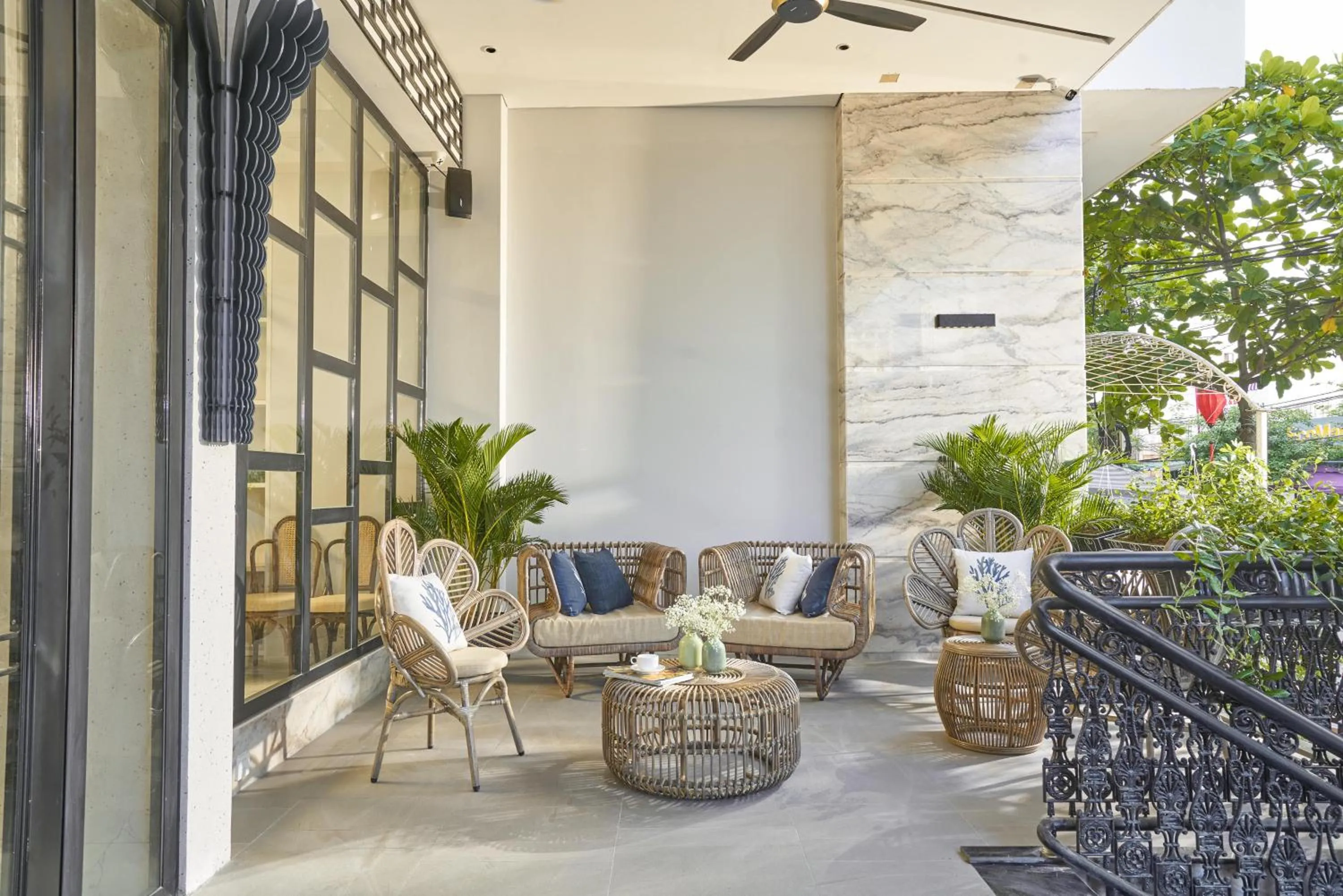 Lobby or reception in Sofiana My Khe Hotel & Spa - Rooftop Pool Bar - Free Craft Beer and 20 minute Spa per Room