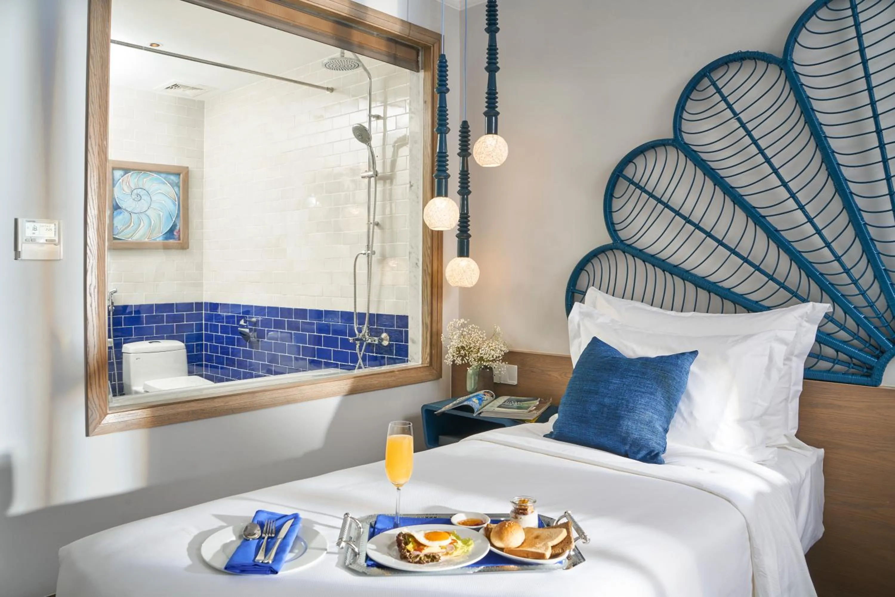 Bathroom, Bed in Sofiana My Khe Hotel & Spa - Rooftop Pool Bar - Free Craft Beer and 20 minute Spa per Room