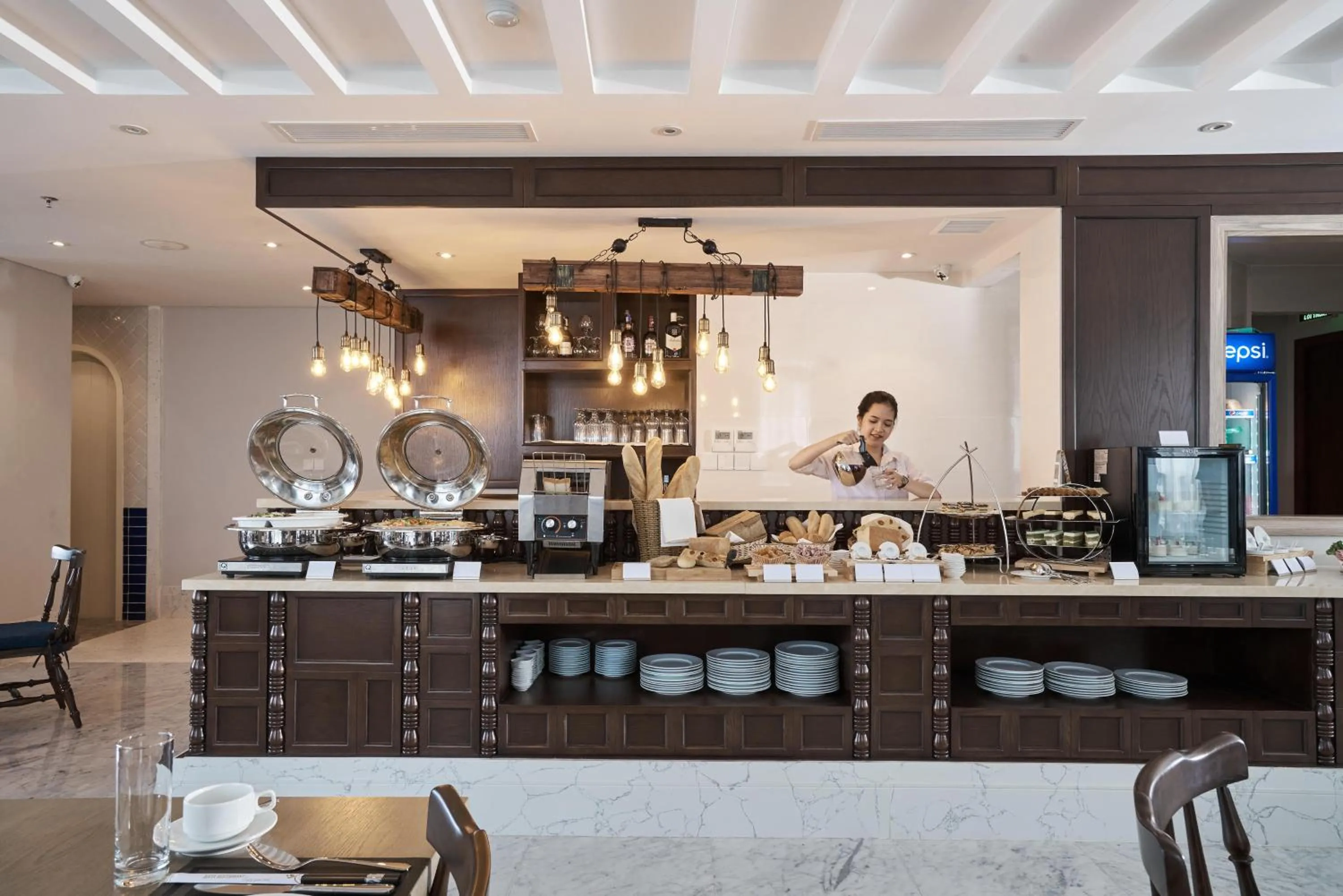 Restaurant/places to eat in Sofiana My Khe Hotel & Spa - Rooftop Pool Bar - Free Craft Beer and 20 minute Spa per Room