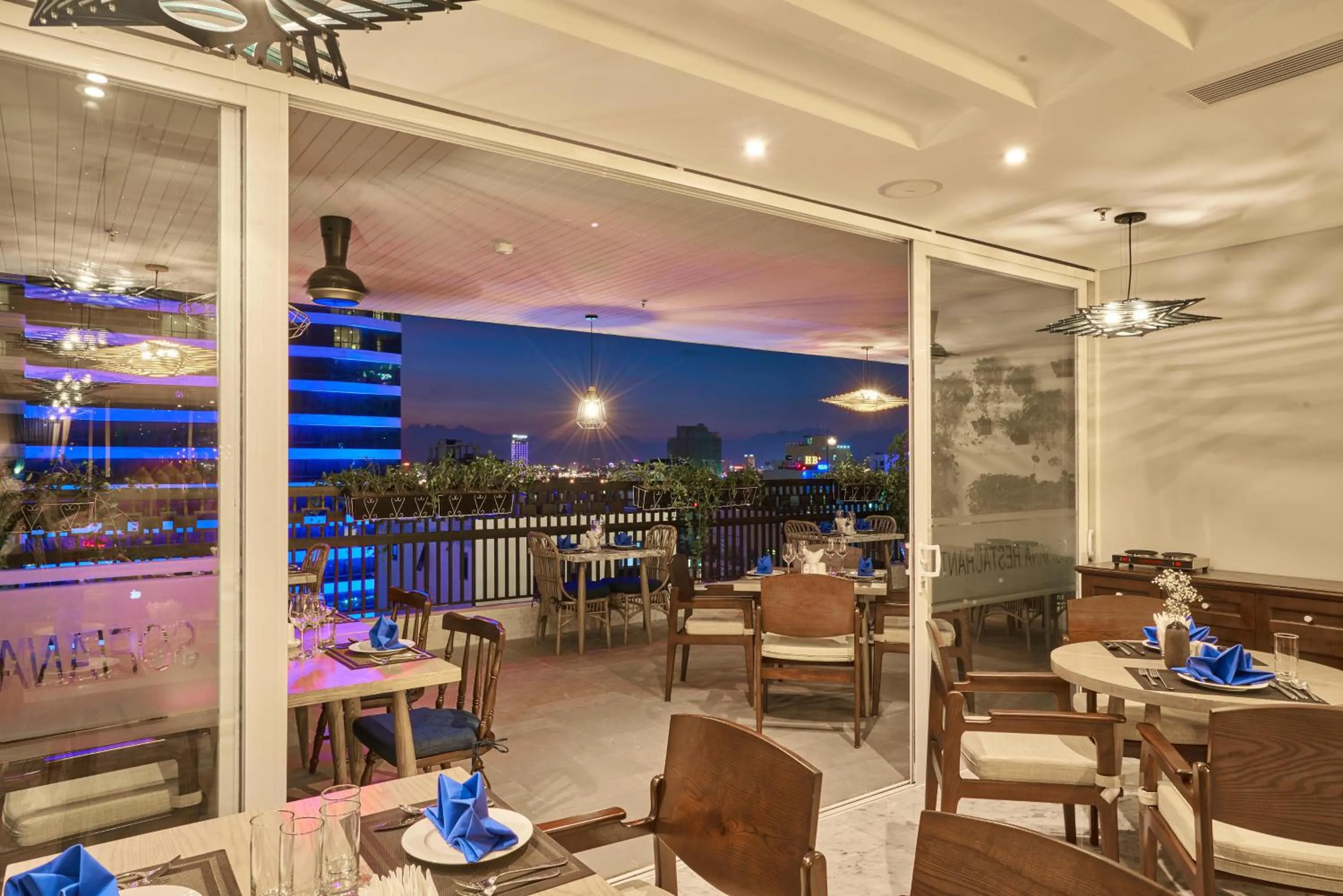 Restaurant/places to eat in Sofiana My Khe Hotel & Spa - Rooftop Pool Bar - Free Craft Beer and 20 minute Spa per Room