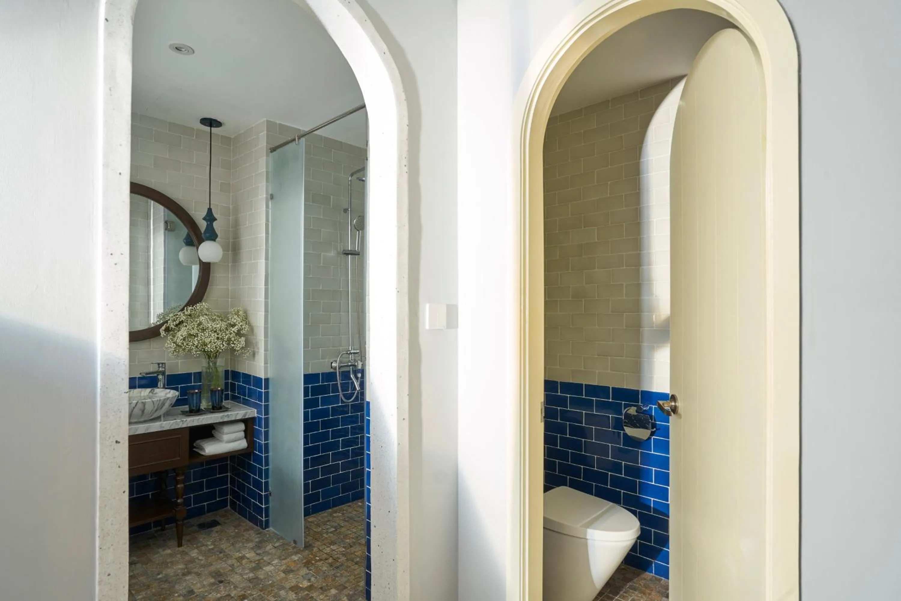 Bathroom in Sofiana My Khe Hotel & Spa - Rooftop Pool Bar - Free Craft Beer and 20 minute Spa per Room