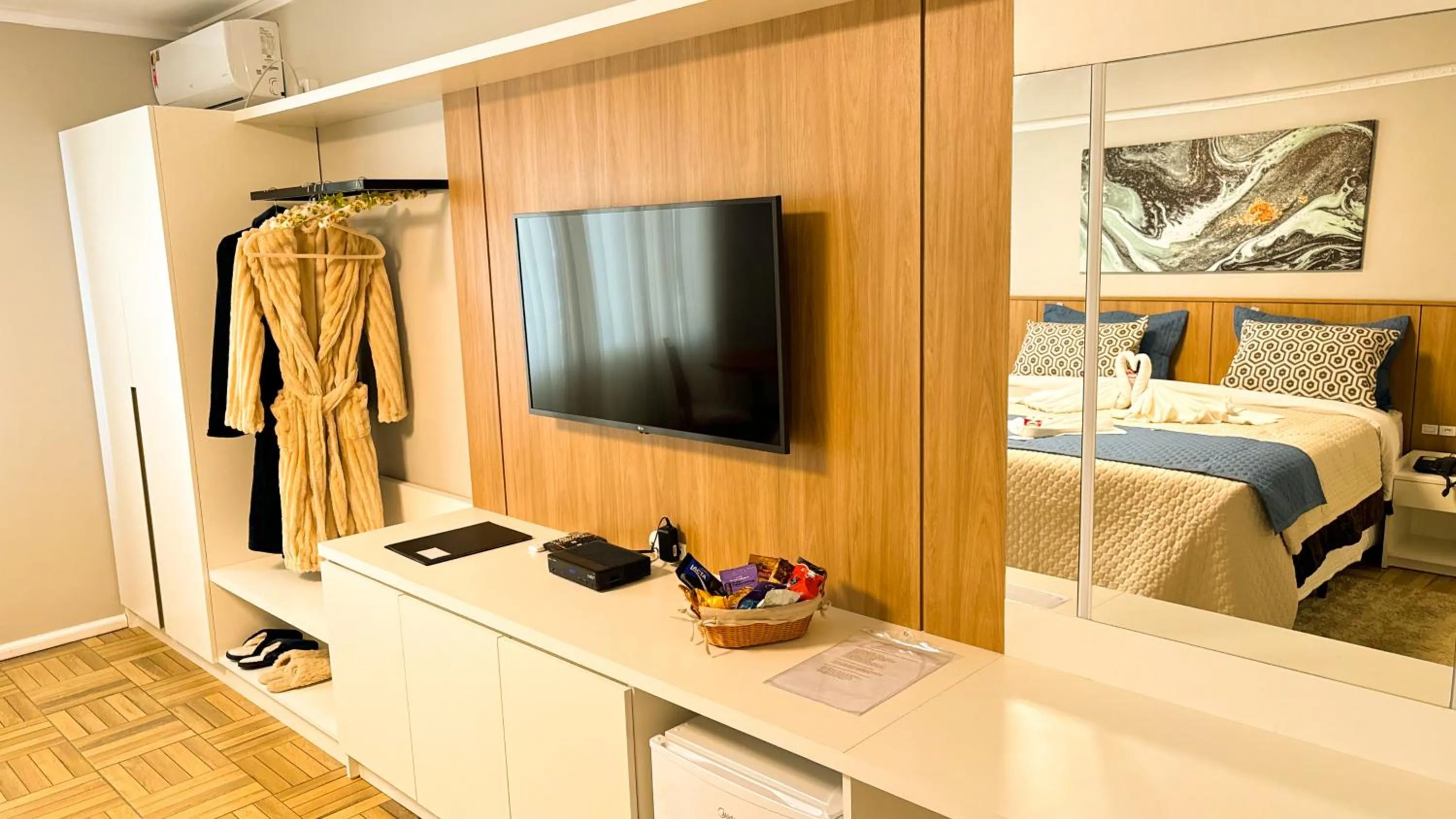 Bed in Fares Turis Hotel