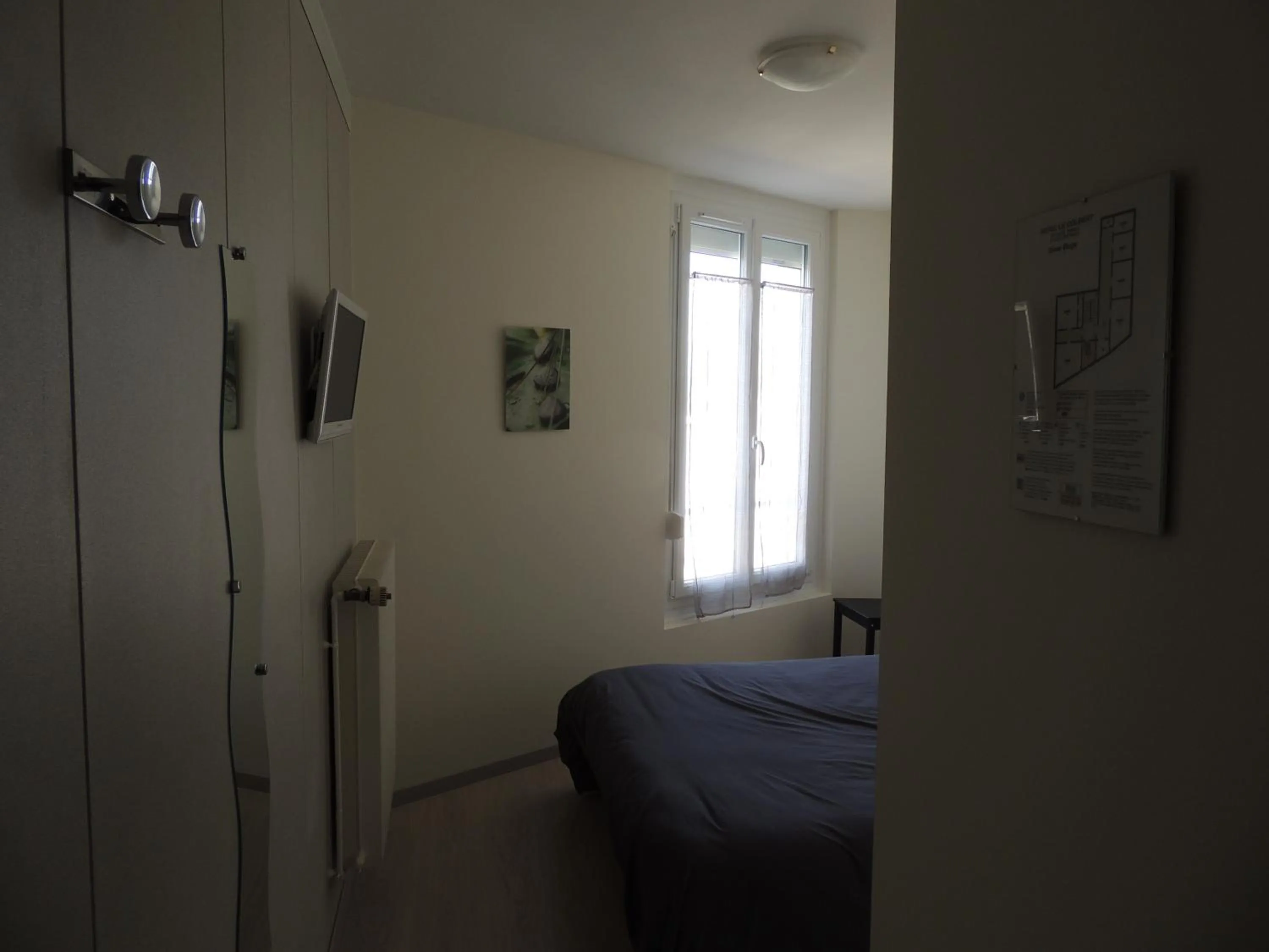 Photo of the whole room, Bed in Hotel Le Colbert epernay