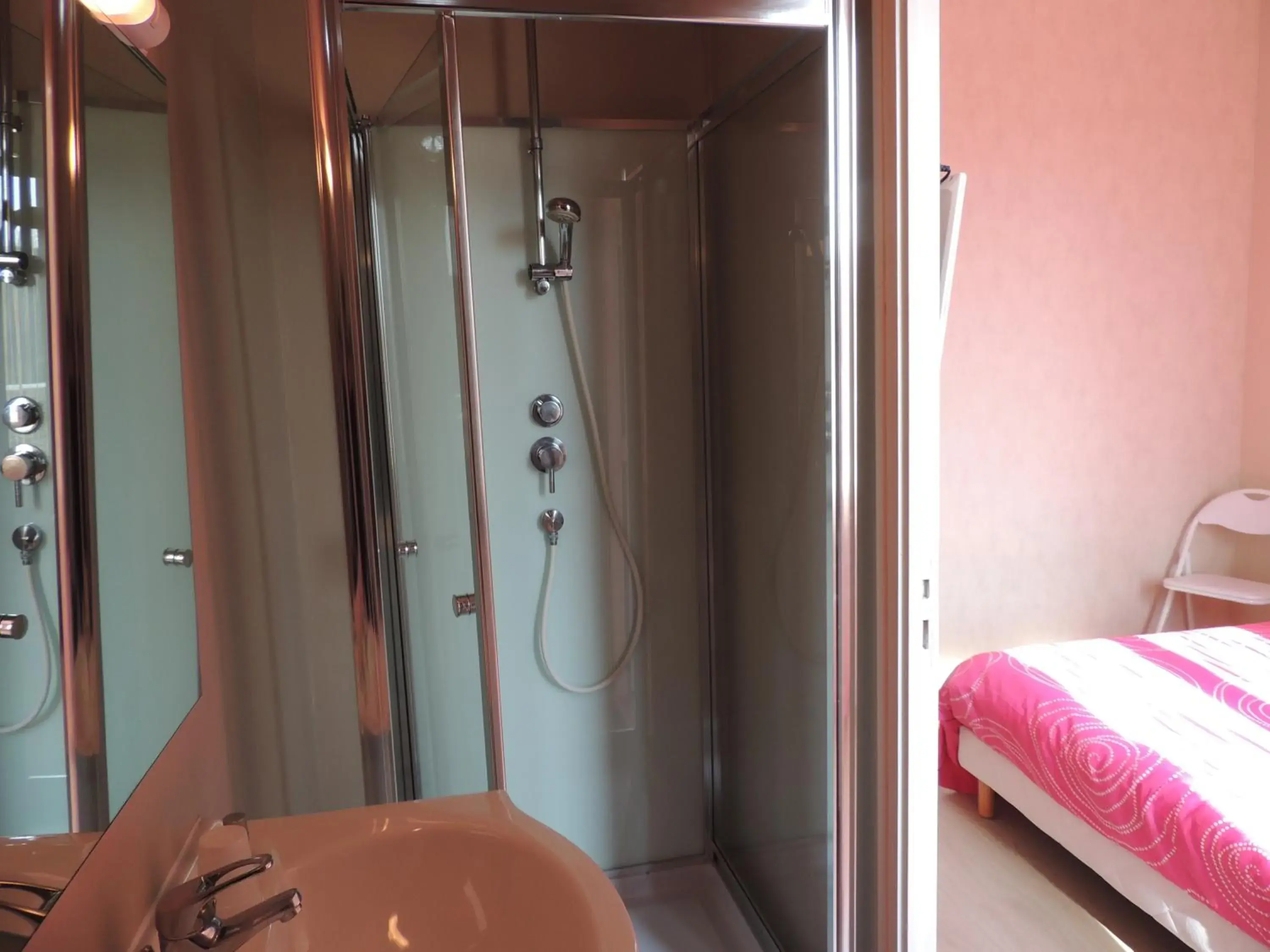 Comfort Double Room in Hotel Le Colbert epernay Comfort Double Room in Hotel Le Colbert epernay