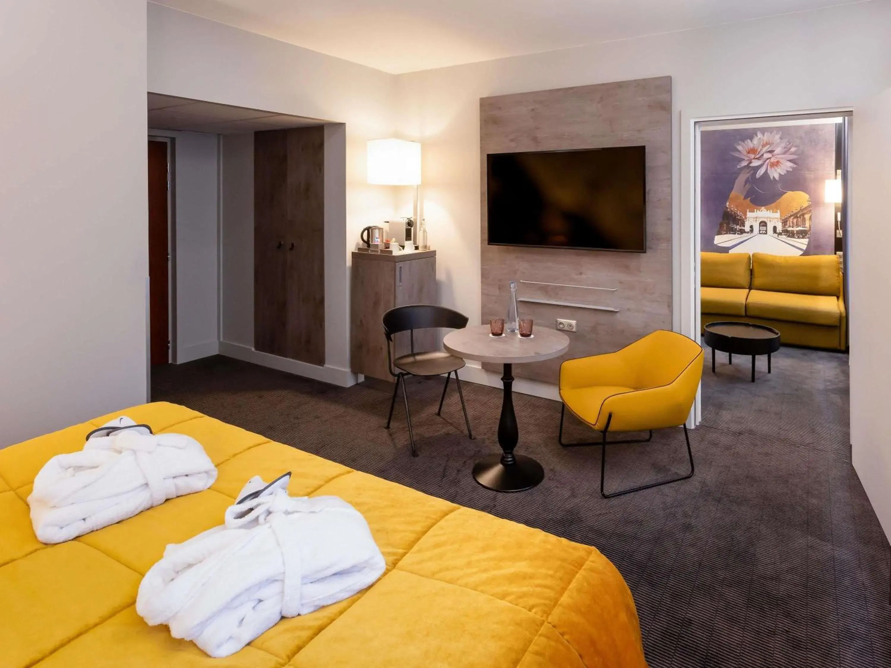 Bedroom, Bed in Mercure Nancy Centre Place Stanislas Bedroom, Bed in Mercure Nancy Centre Place Stanislas