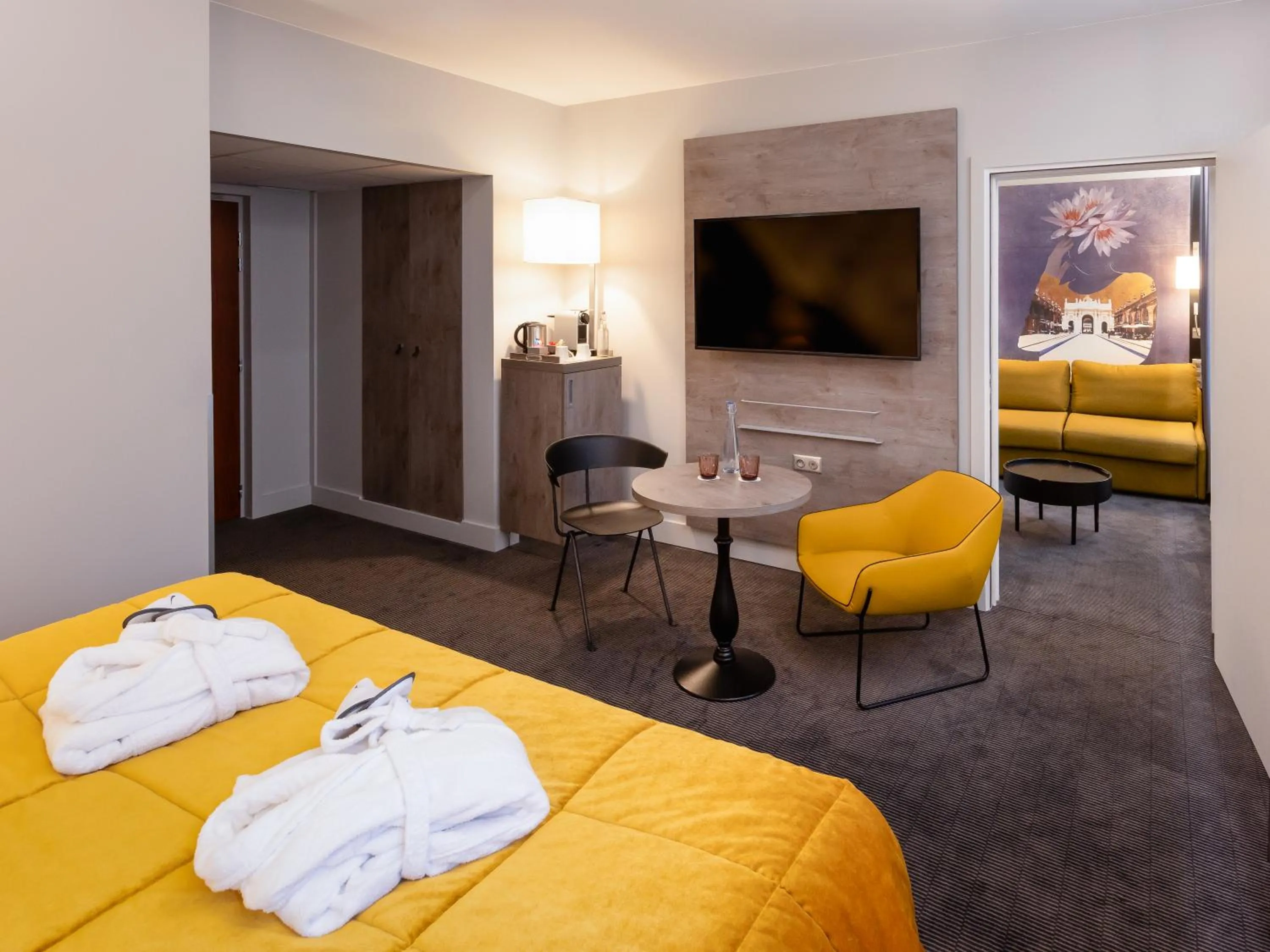 Coffee/tea facilities, Bed in Mercure Nancy Centre Place Stanislas