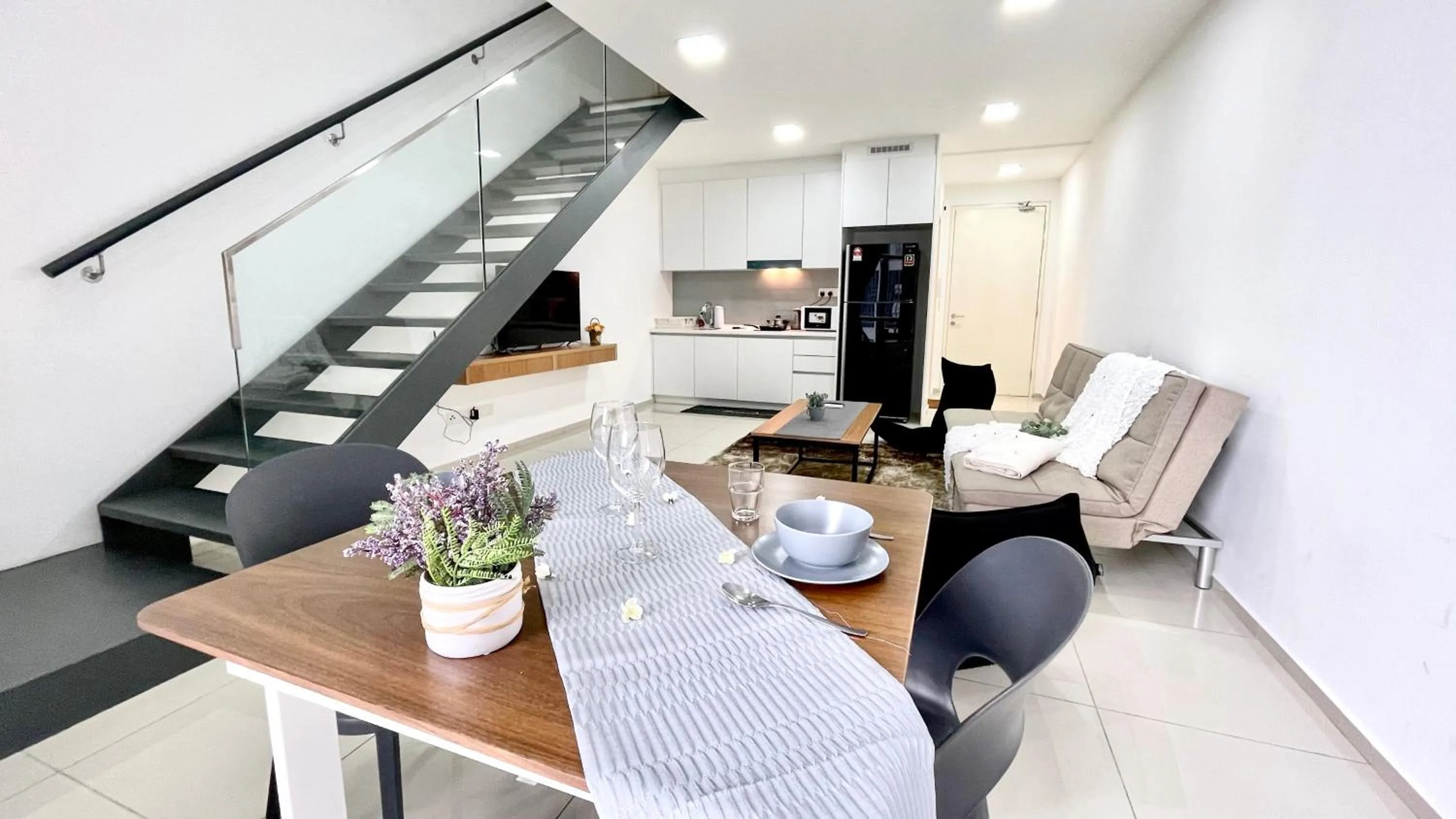 Dining area in EkoCheras Suite by MOKA