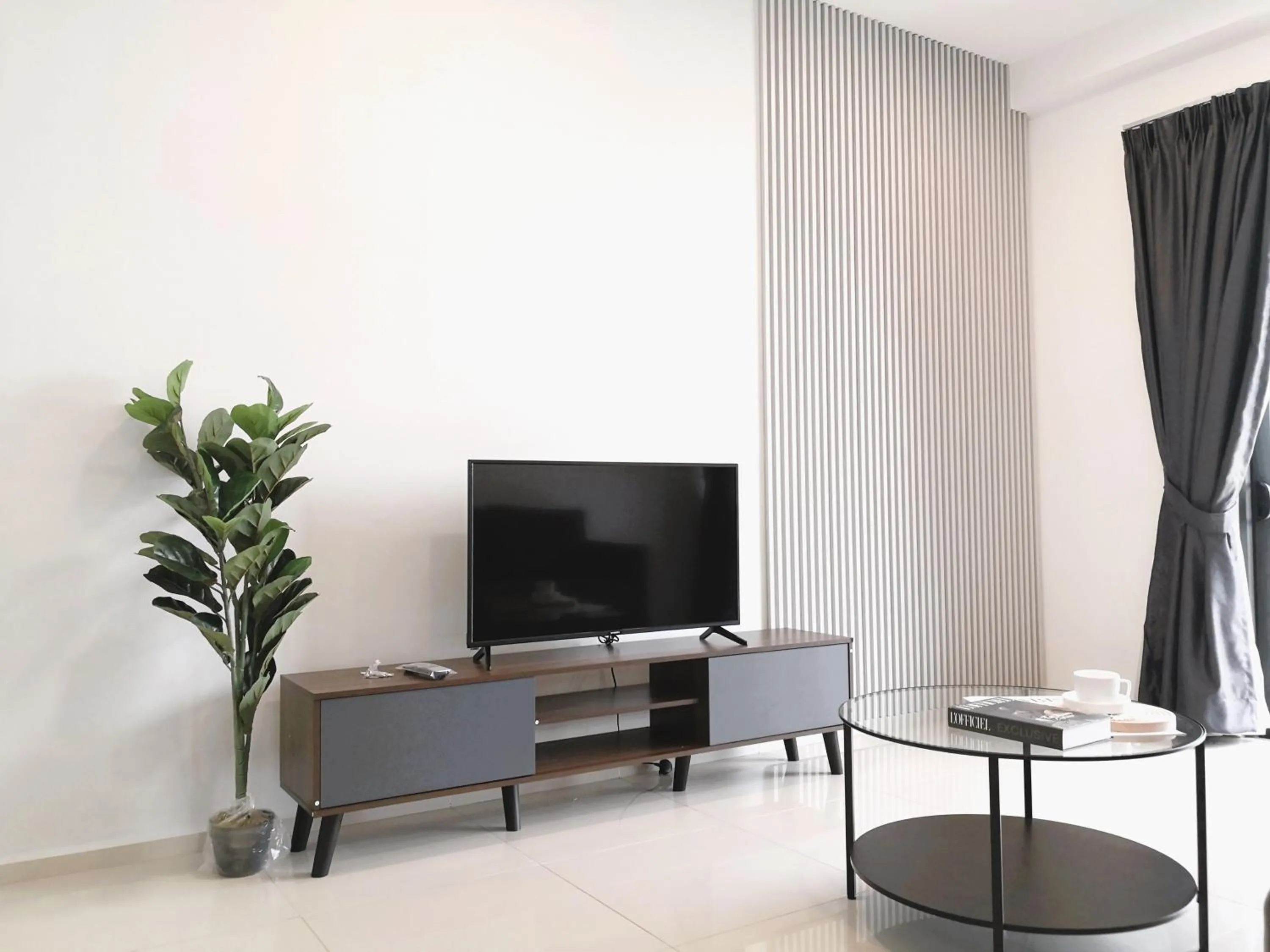 TV and multimedia in EkoCheras Suite by MOKA