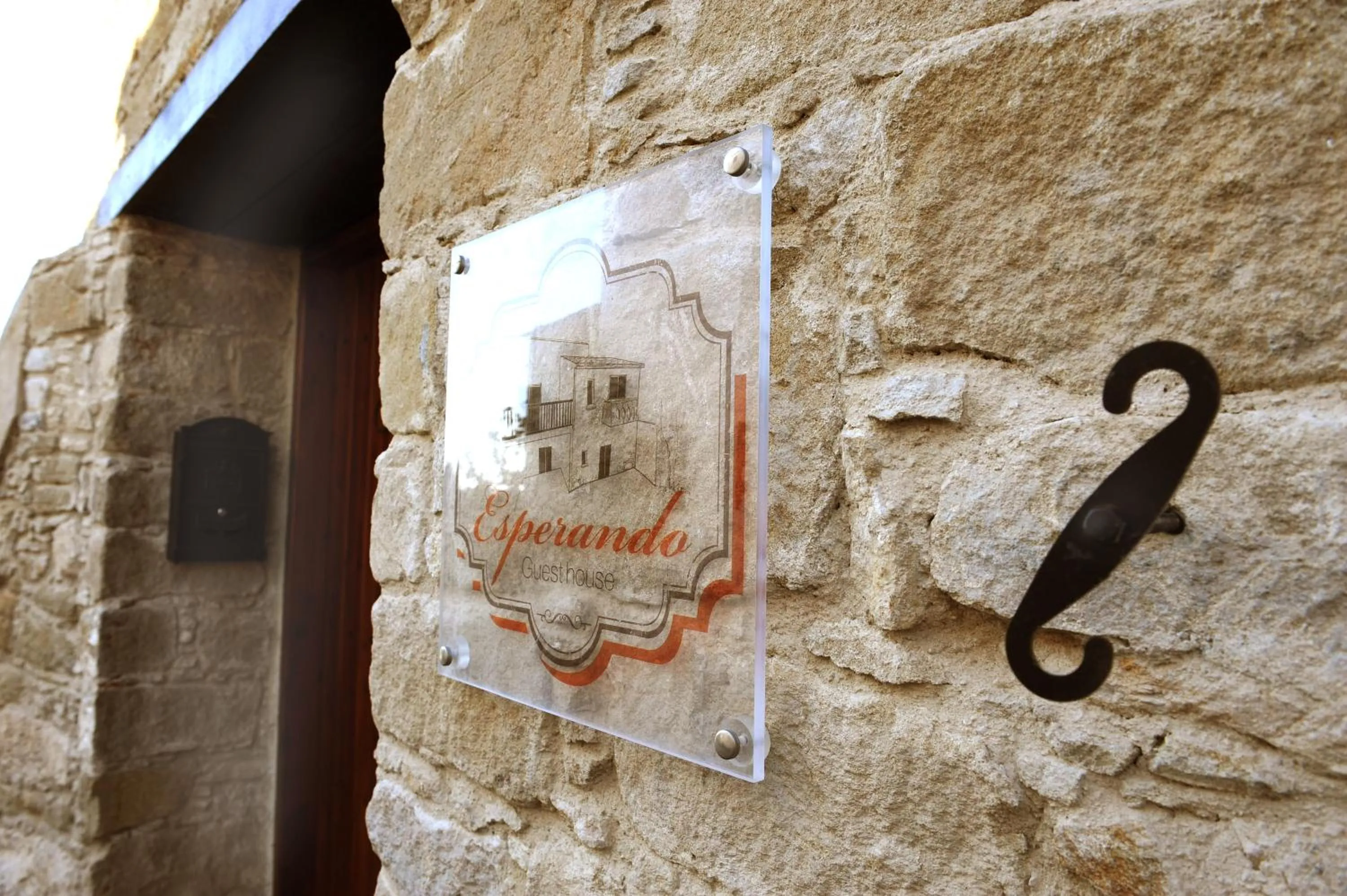 Facade/entrance in Esperando