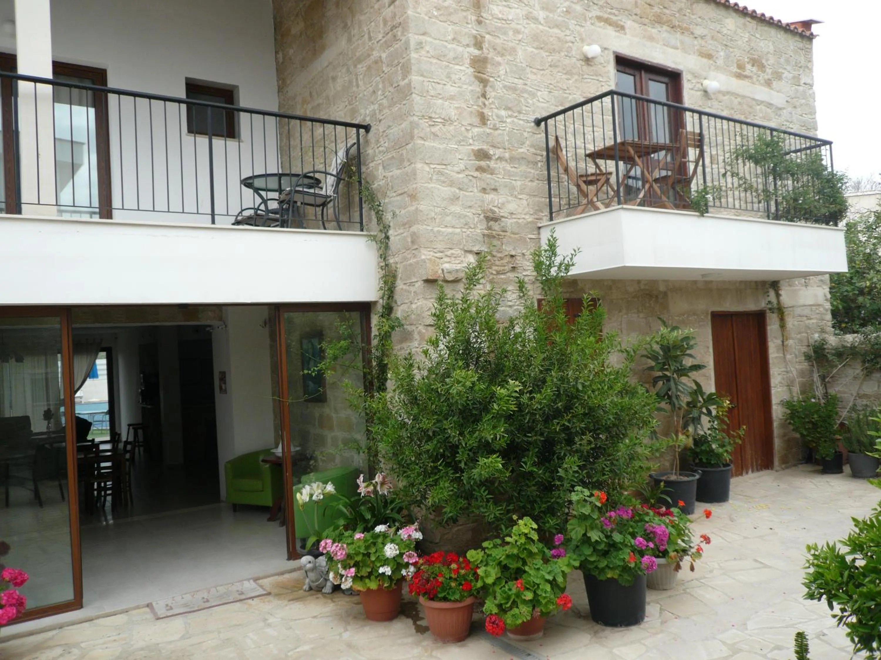 Facade/entrance in Esperando