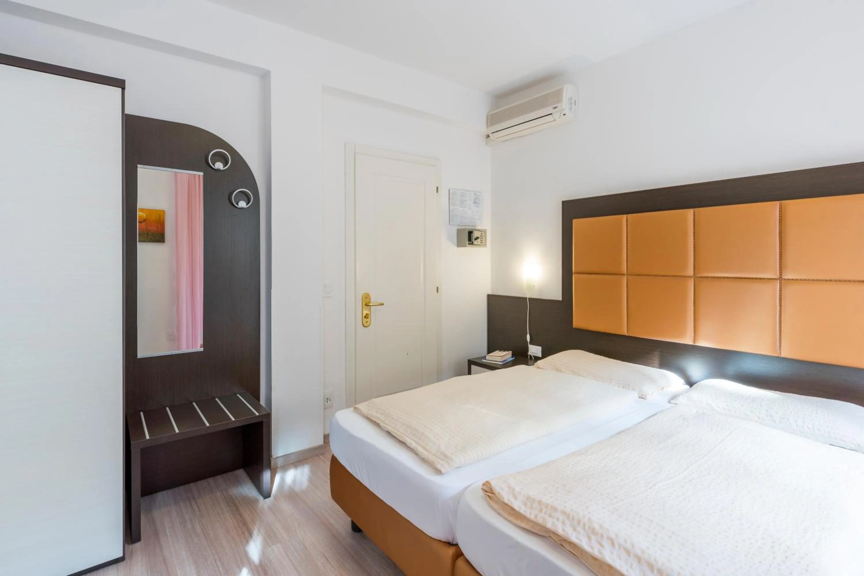 Photo of the whole room, Bed in Hotel Villa Carmen