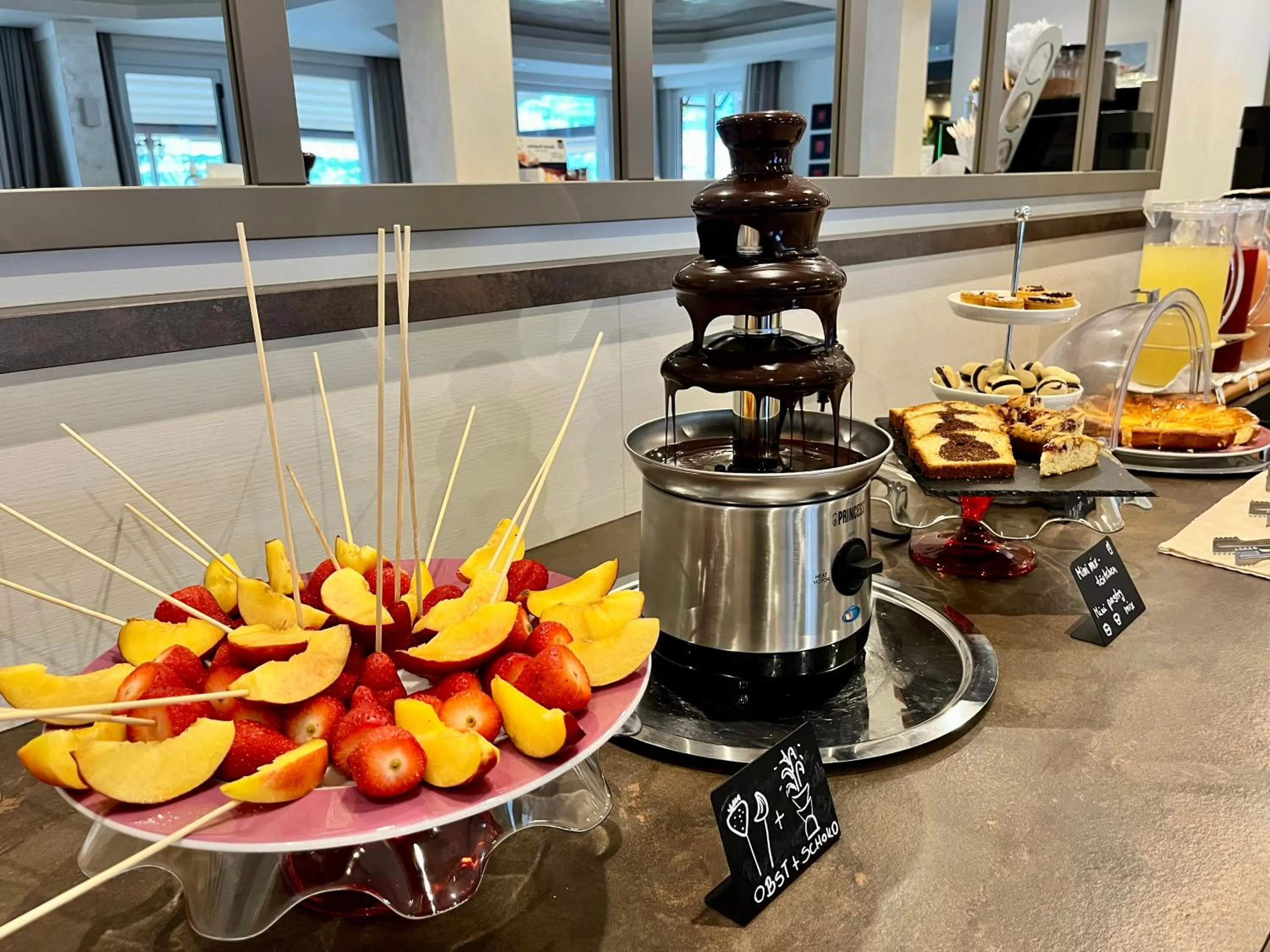 Breakfast in Hotel Villa Carmen